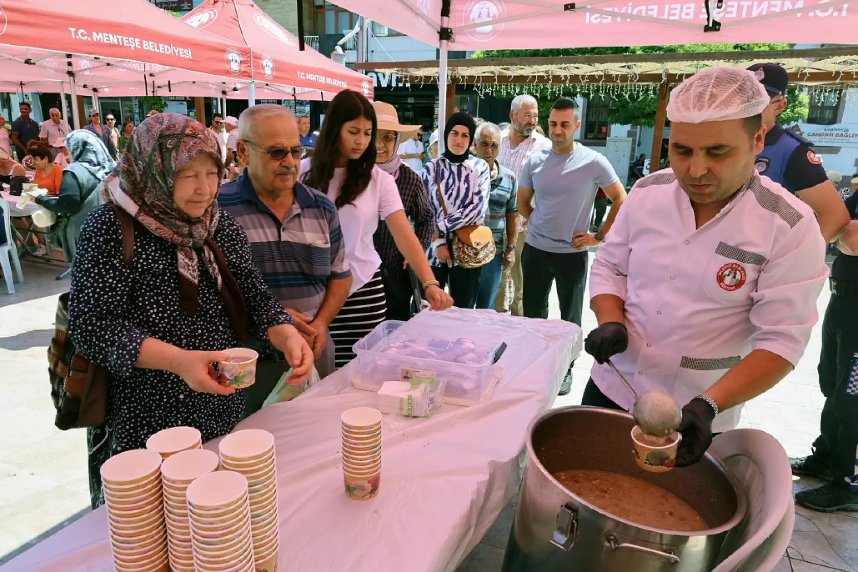 Menteşe Belediyesi'nden Muharrem Ayı'nda Aşure ikramı
