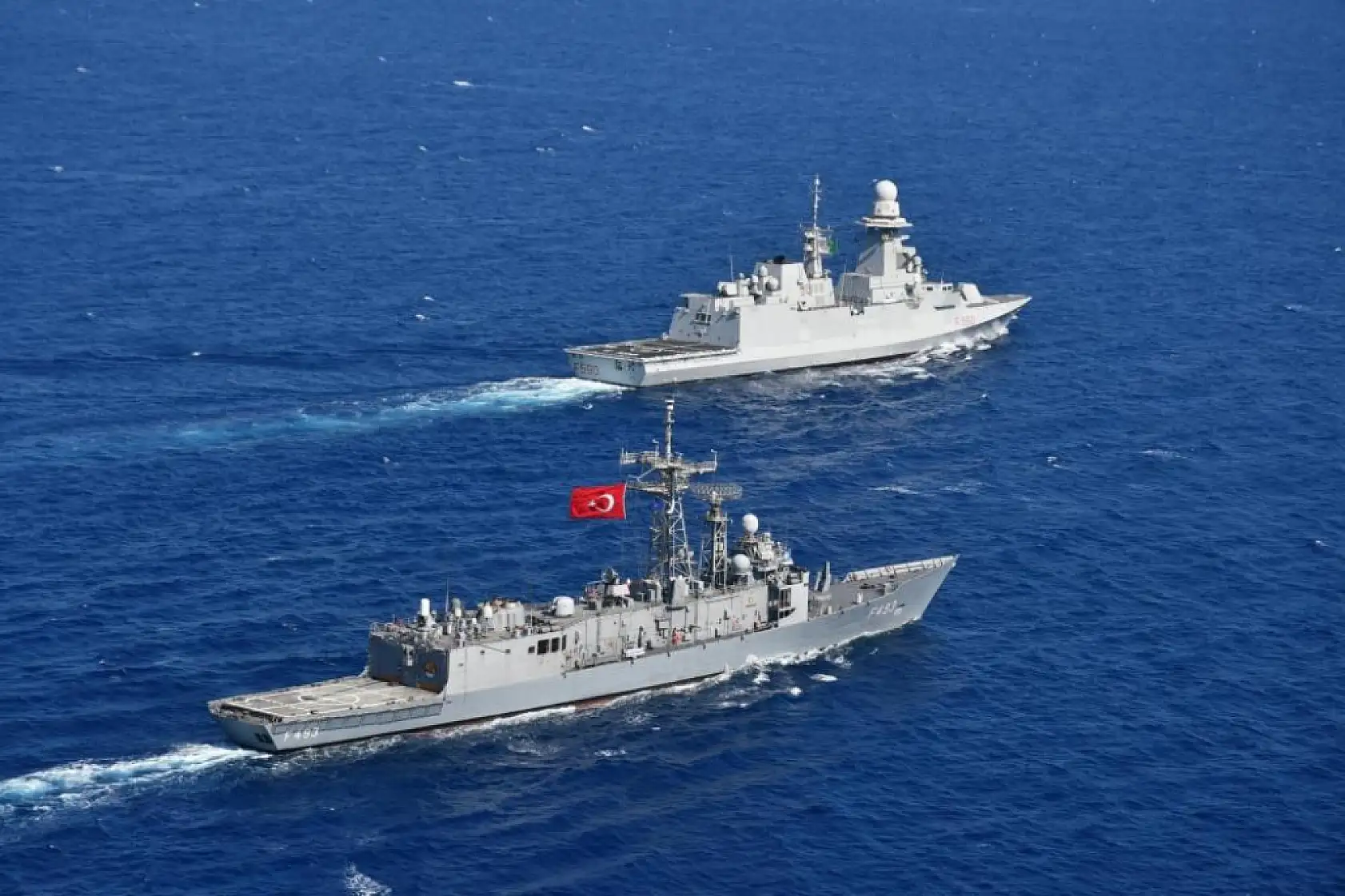Mavi Vatan'ın Yüzen Kalesi TCG Gelibolu, ITS Bergamini ile Ortak Tatbikatta