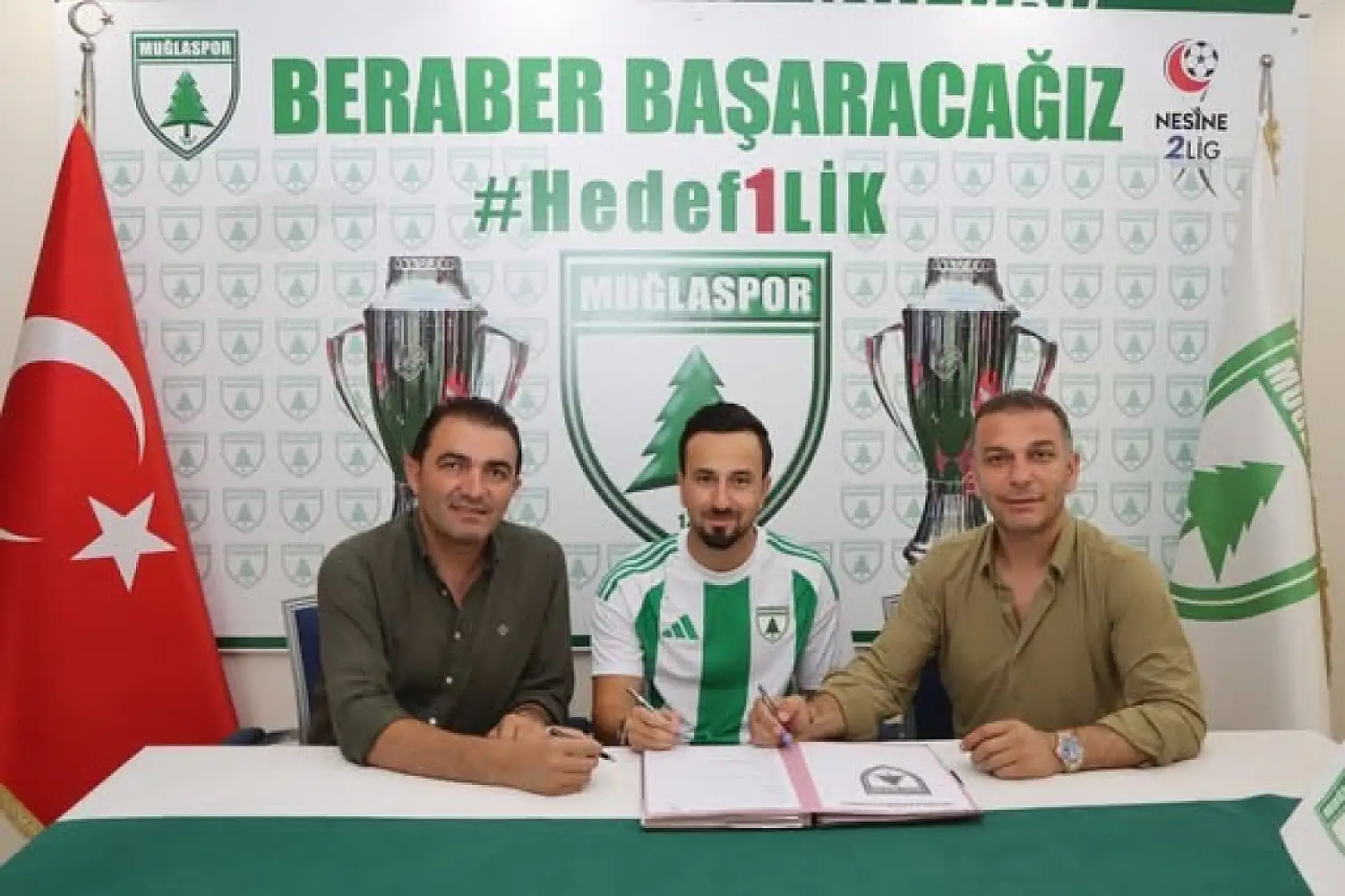 Muğlaspor Şahintürk ile imzaladı