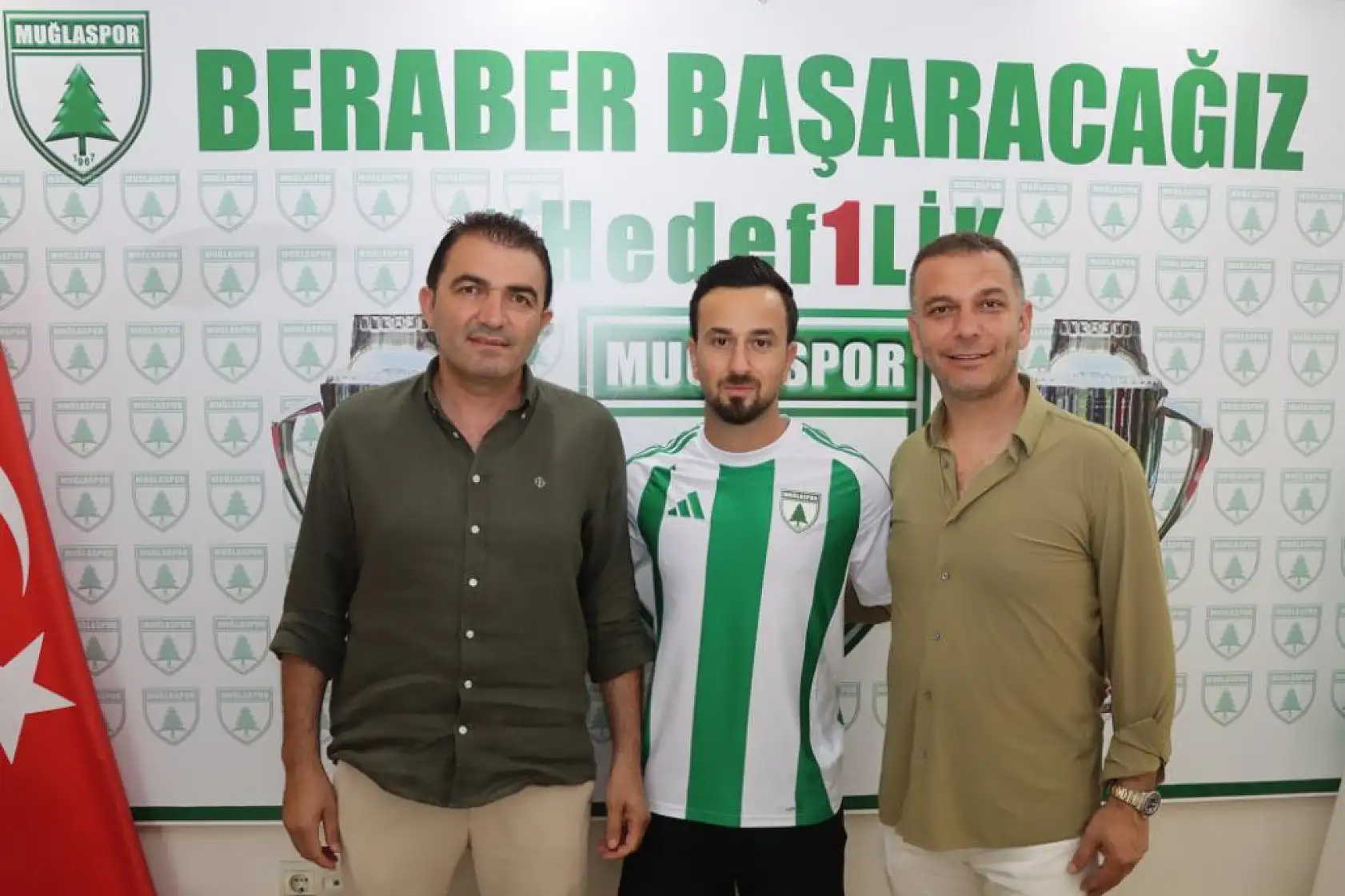 Muğlaspor Şahintürk ile imzaladı