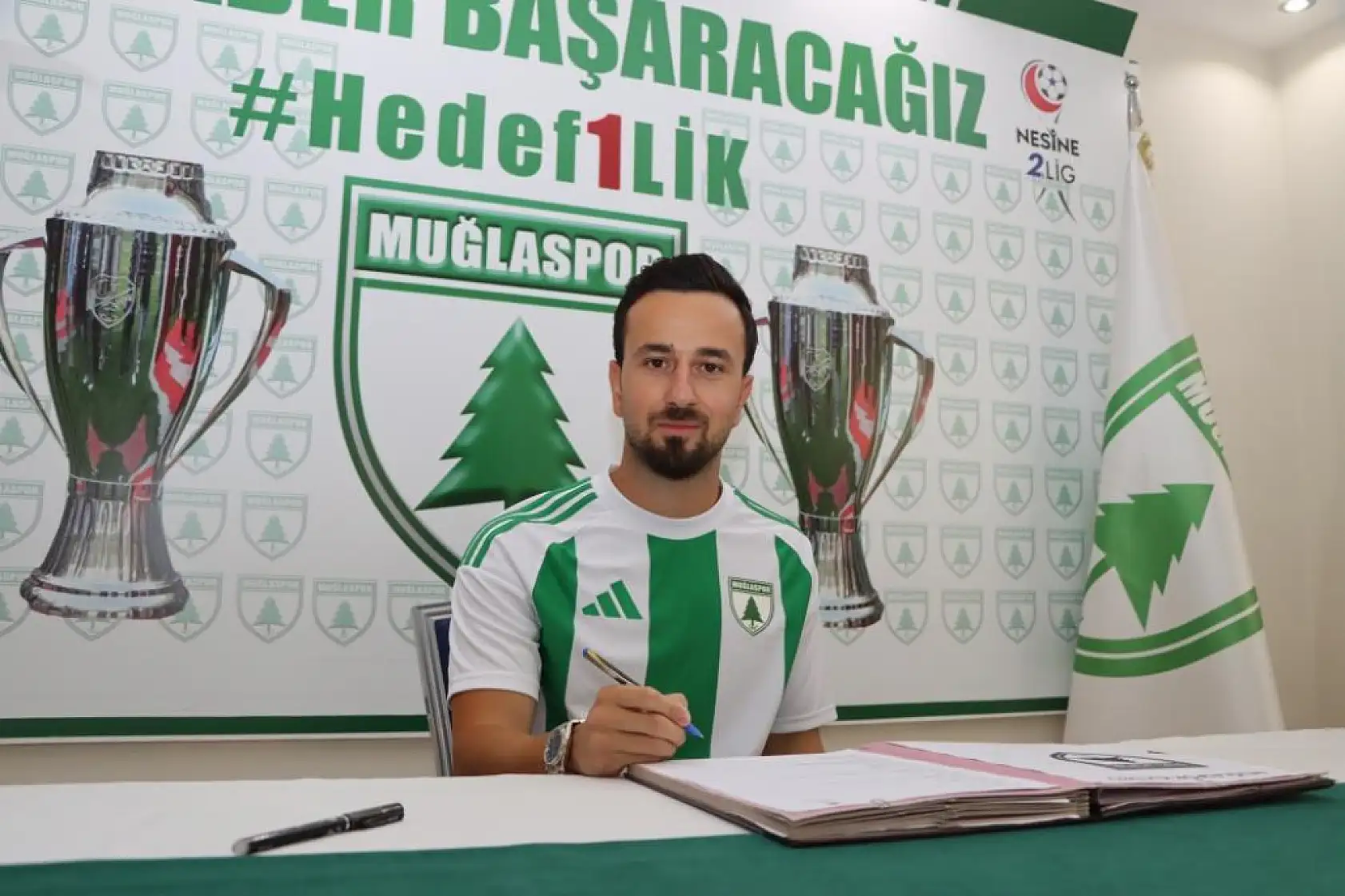Muğlaspor Şahintürk ile imzaladı