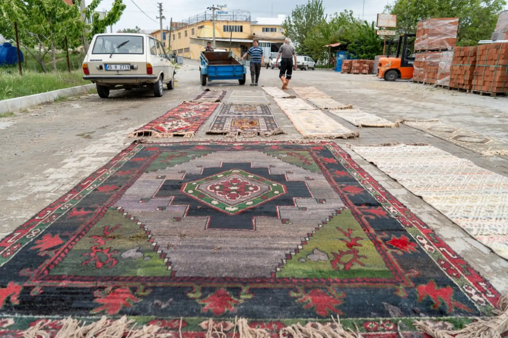 Şaşkına çeviren halı eskitme yöntemi
