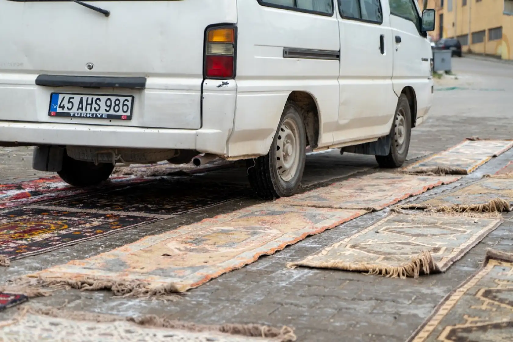 Şaşkına çeviren halı eskitme yöntemi