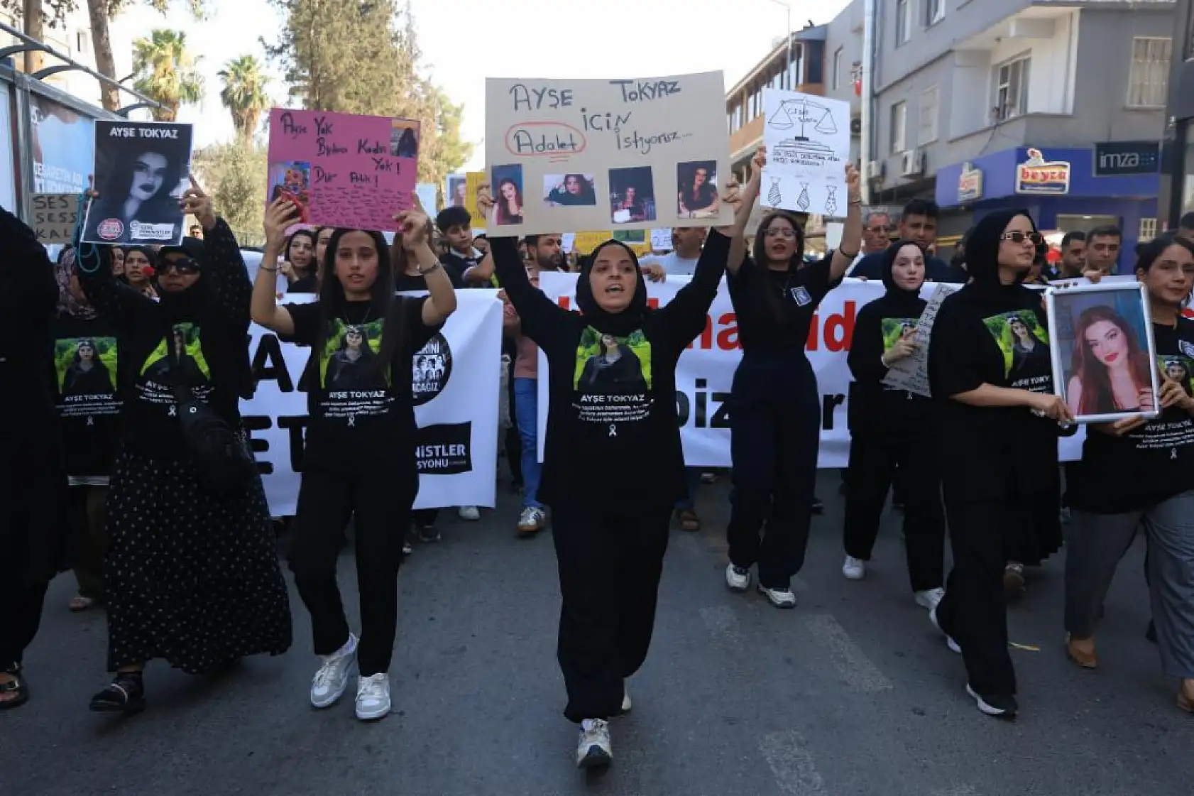 Evlilik vaadiyle kandırılıp öldürülen Ayşe Tokyaz'ın annesi ve ikiz kız kardeşinin feryadı yürekleri dağladı