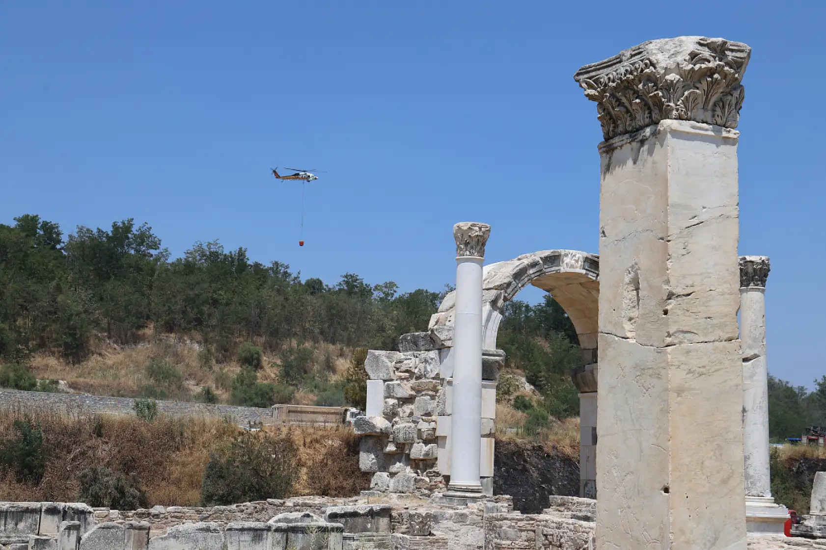 Muğla Stratonikia Antik Kenti'ni etkileyen zirai alan yangını kontrol altına alındı