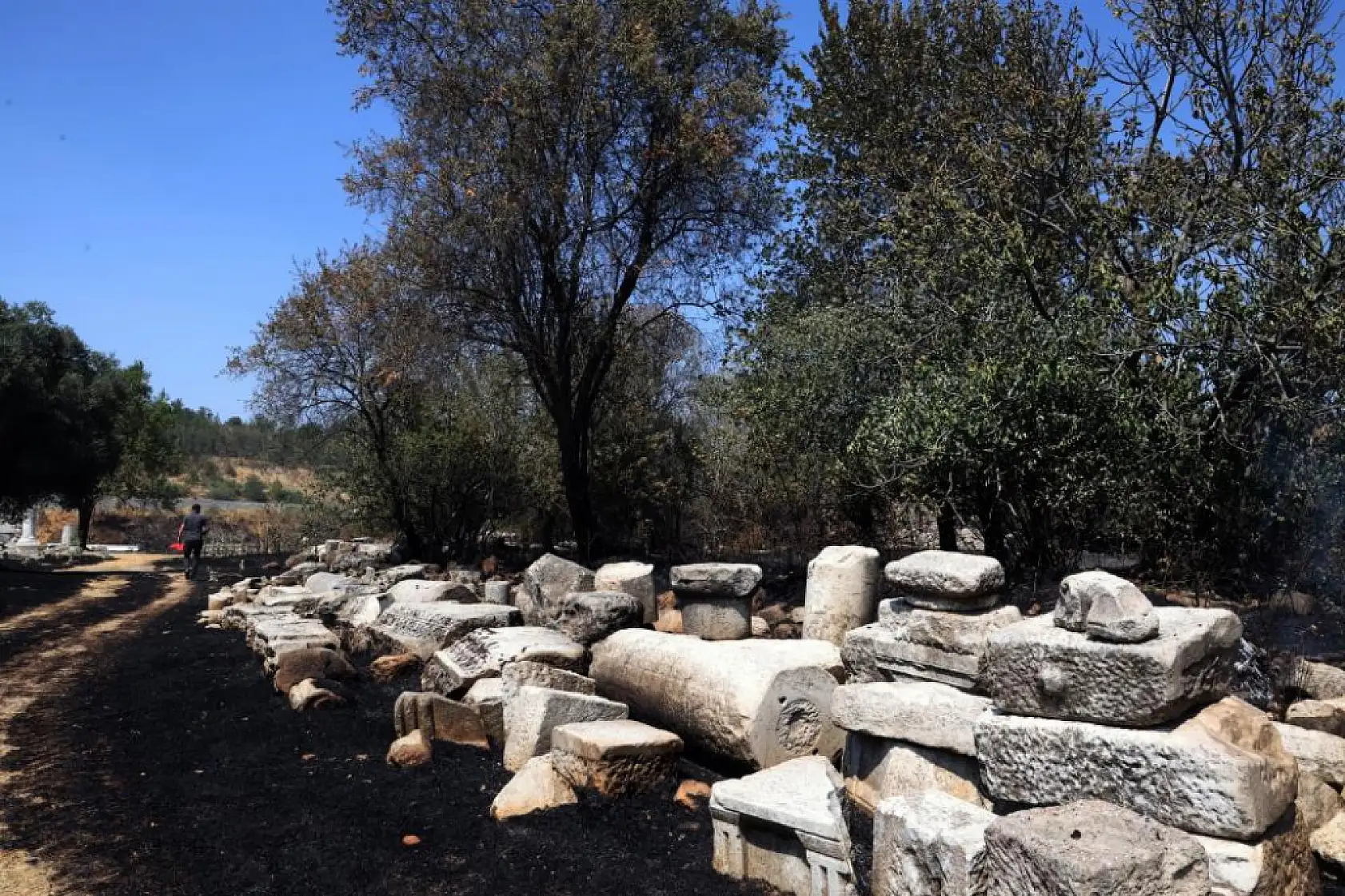 2 bin 500 yıllık antik kentin ciğerleri yandı