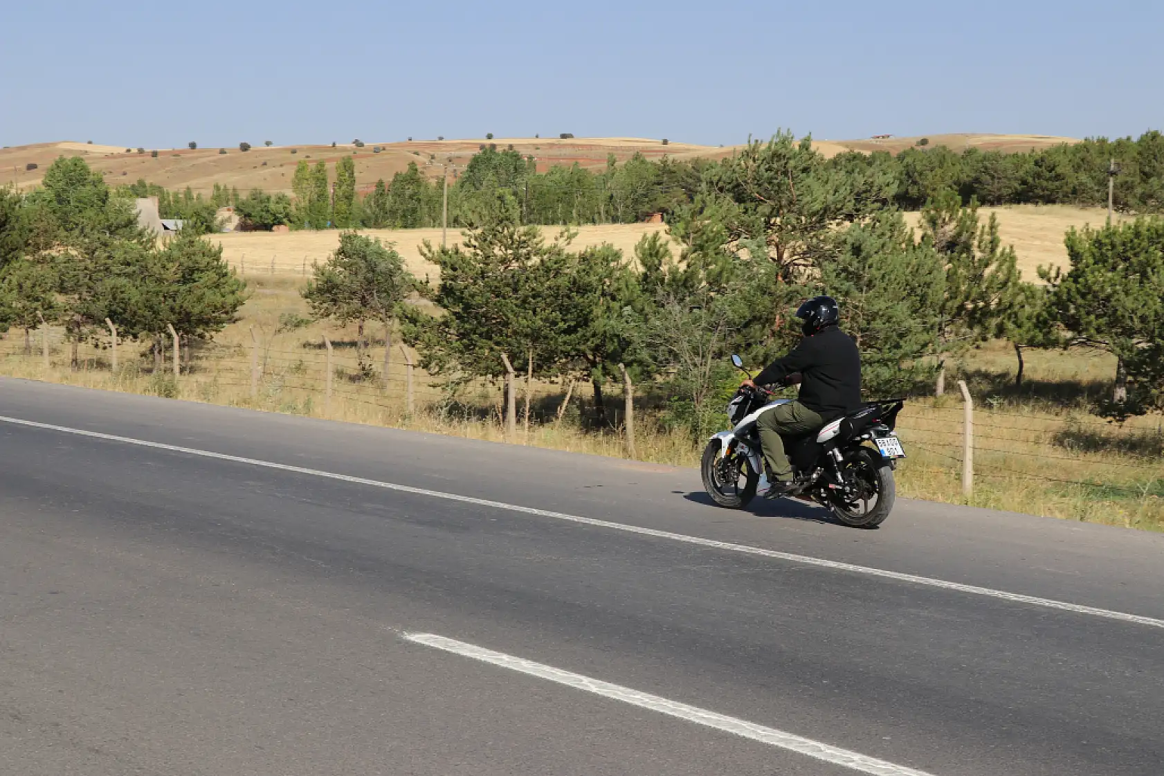 Otobüs fiyatları fazla geldi, motoruyla günlük 270 kilometre yol yapıyor