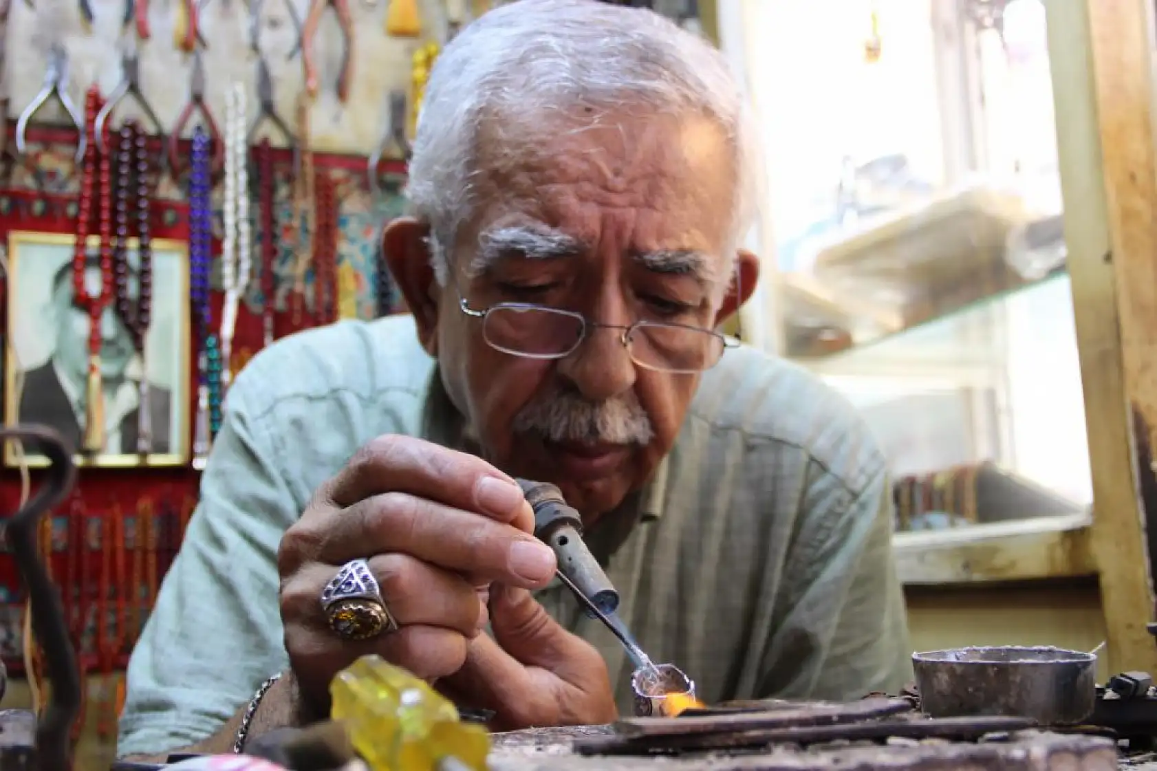 57 senedir gümüşü sanata dönüştürüyor: En büyük korkusu dükkanının kapanması