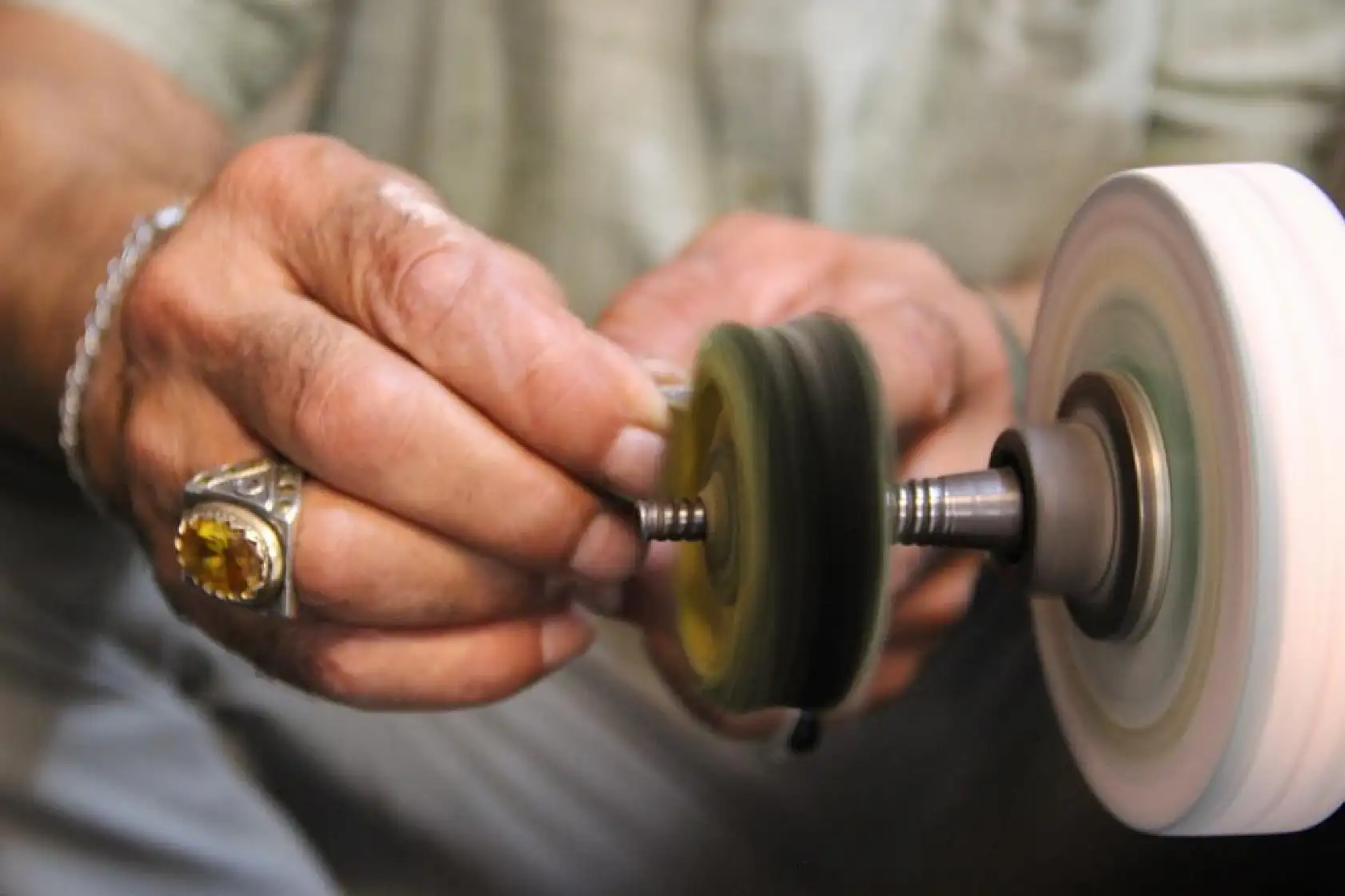 57 senedir gümüşü sanata dönüştürüyor: En büyük korkusu dükkanının kapanması