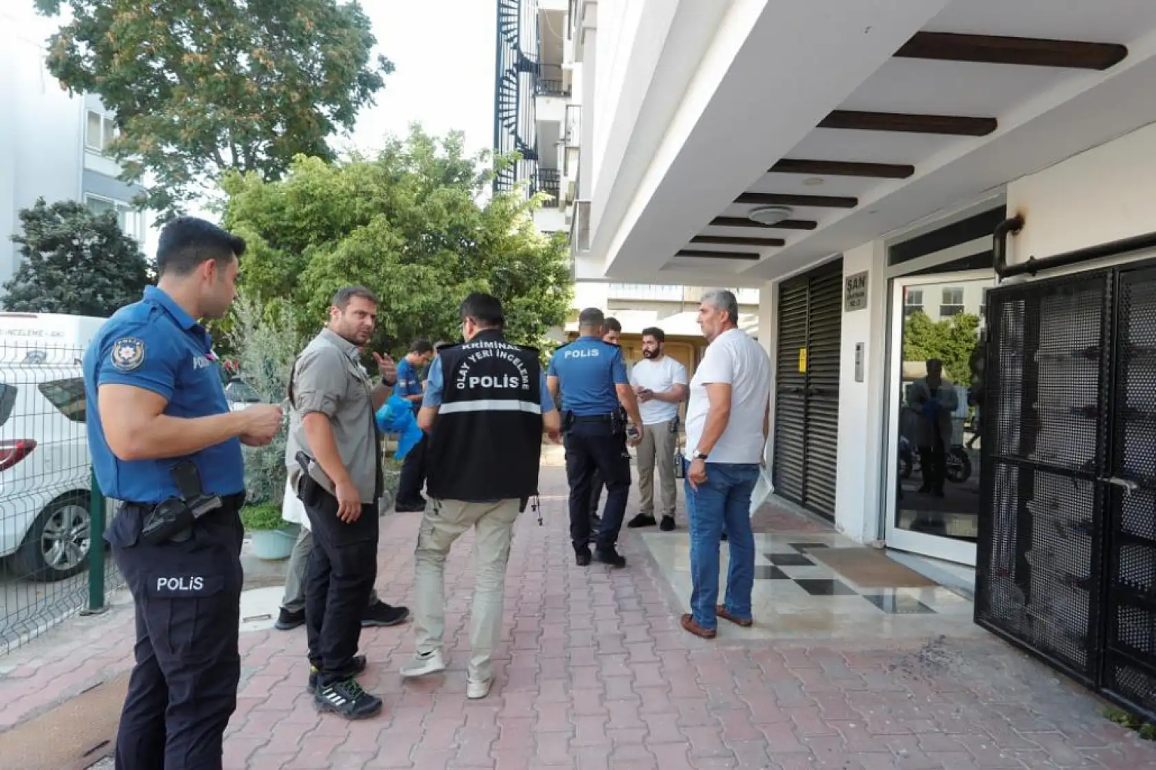 Kan Donduran Olay! Banyoda Boğazı Kesilmiş Halde Bulundu