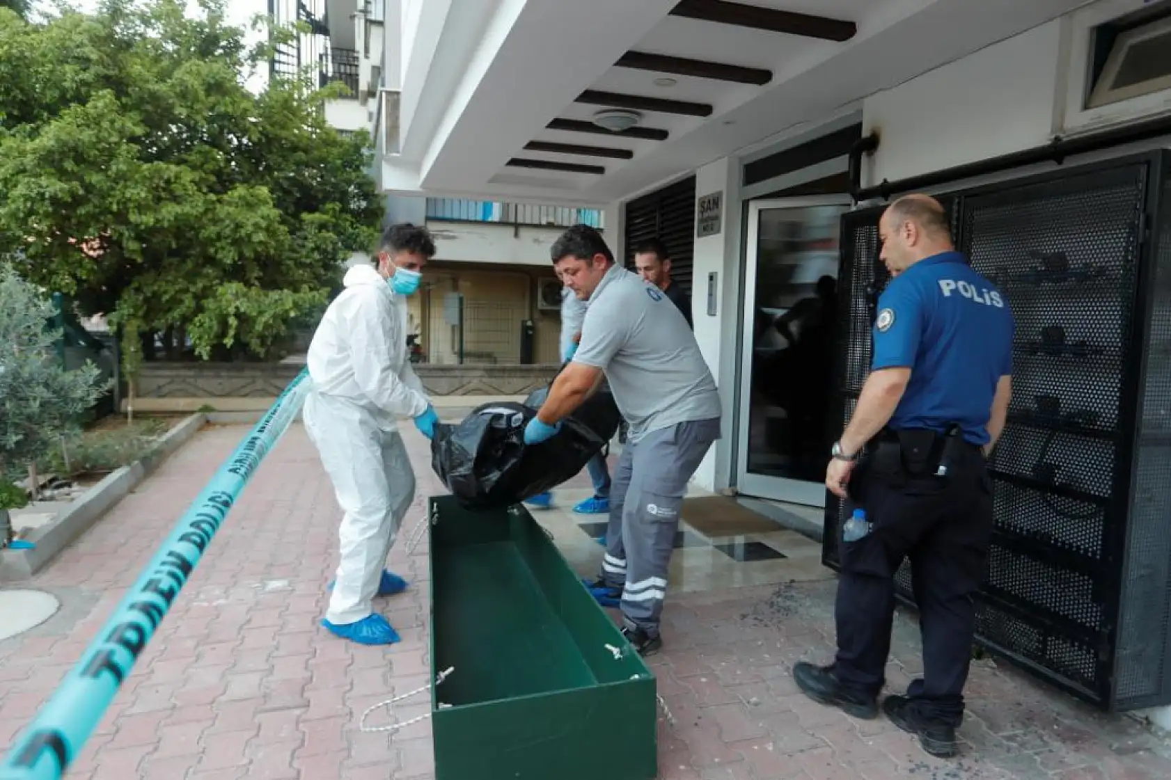 Kan Donduran Olay! Banyoda Boğazı Kesilmiş Halde Bulundu