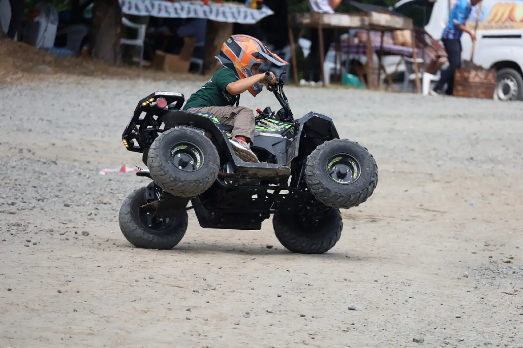 6 yaşındaki Ömer, ATV motoruyla festivalde dikkat çekti