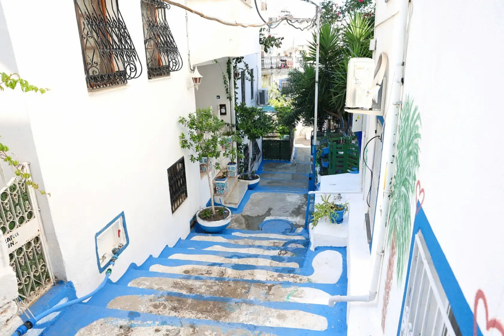Bodrum sokakları mavi ve beyaza boyanıyor