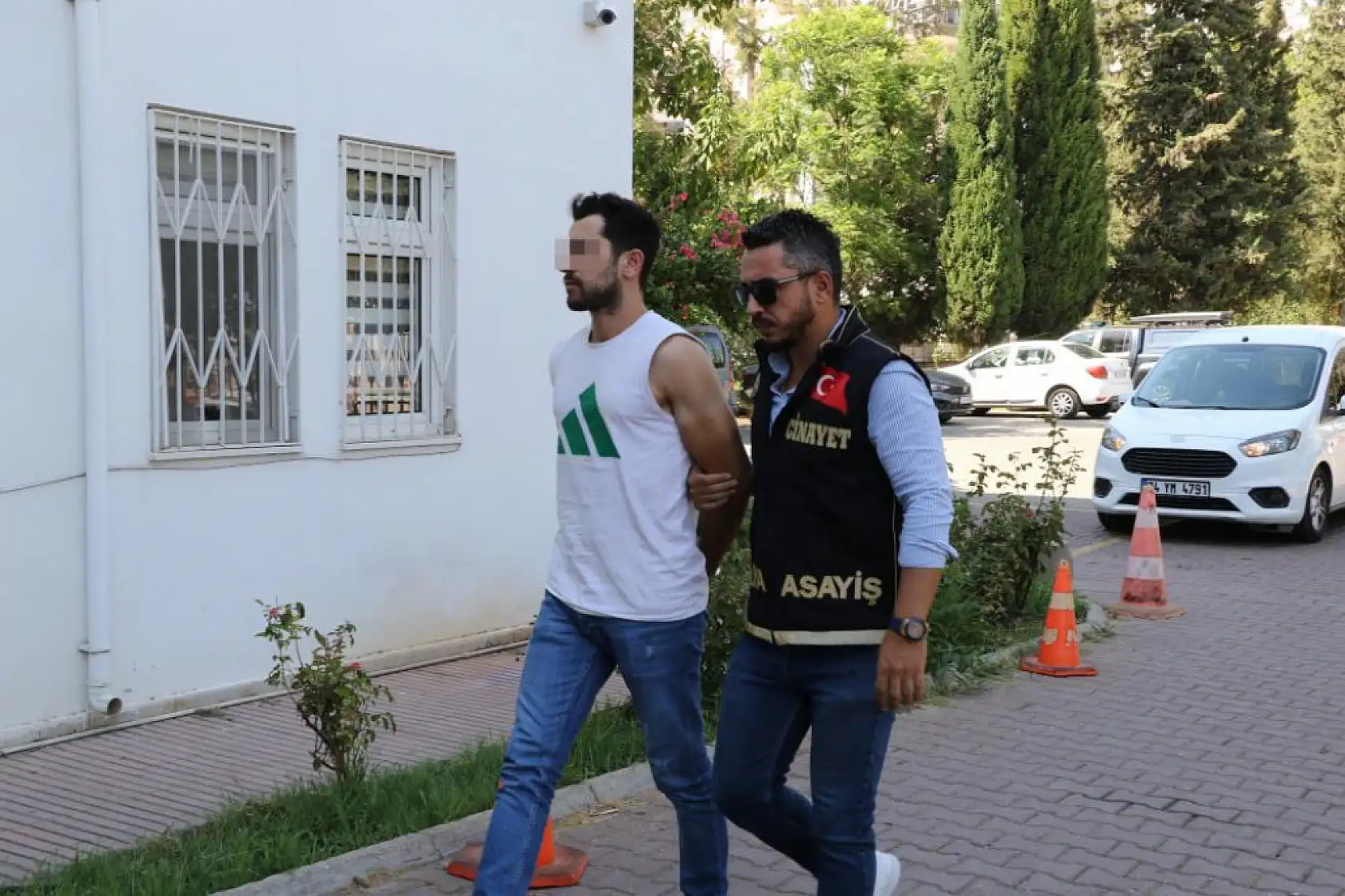 Telefonda başlayan tartışma cinayetle bitmişti: Şüpheli Seydikemer'de yakalanıp, adliyeye sevk edildi