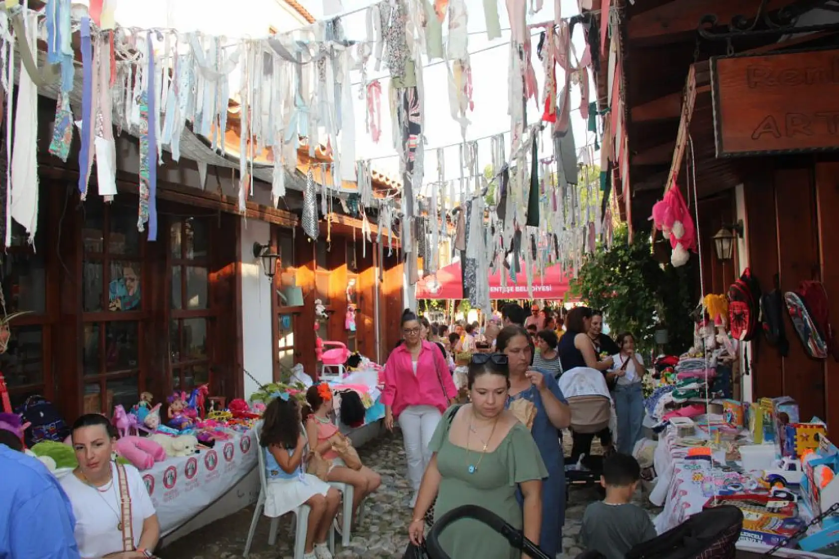 Menteşe'de 3. Hazine Pazarı Şenliği Çocukların Yüzünü Güldürdü