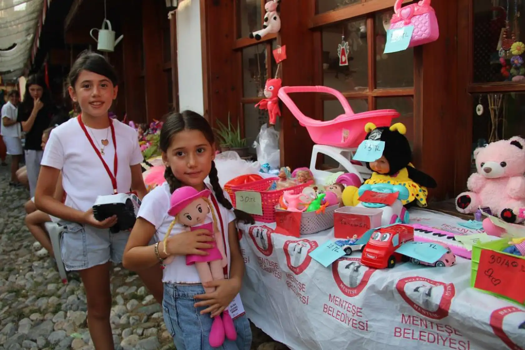 Menteşe'de 3. Hazine Pazarı Şenliği Çocukların Yüzünü Güldürdü