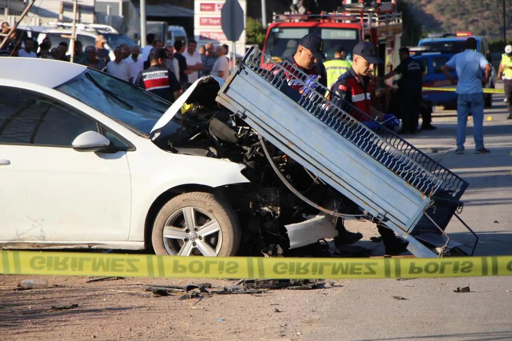 Otomobil patpatla çarpıştı: Anne ile oğlu hayatını kaybetti