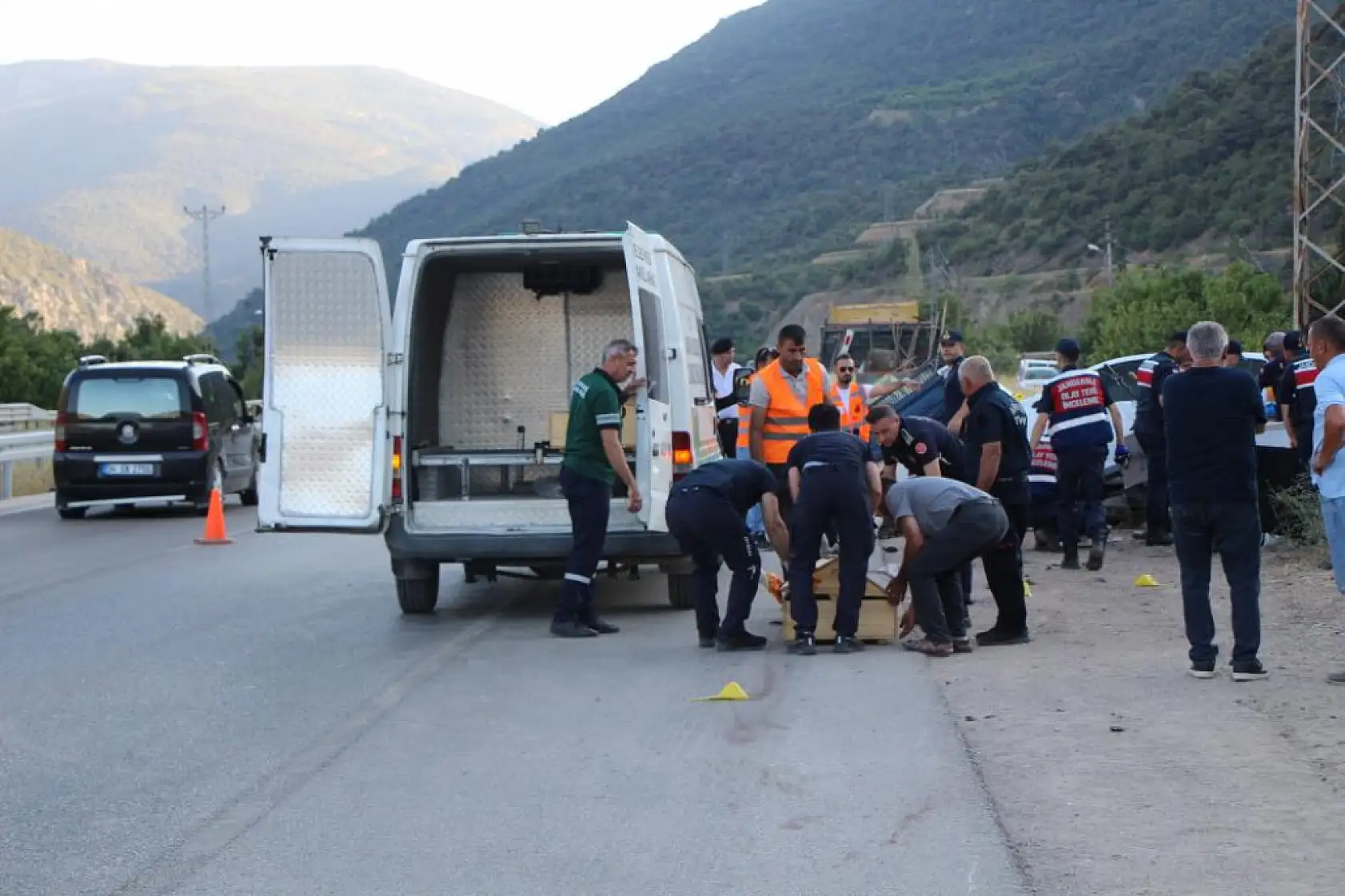 Otomobil patpatla çarpıştı: Anne ile oğlu hayatını kaybetti