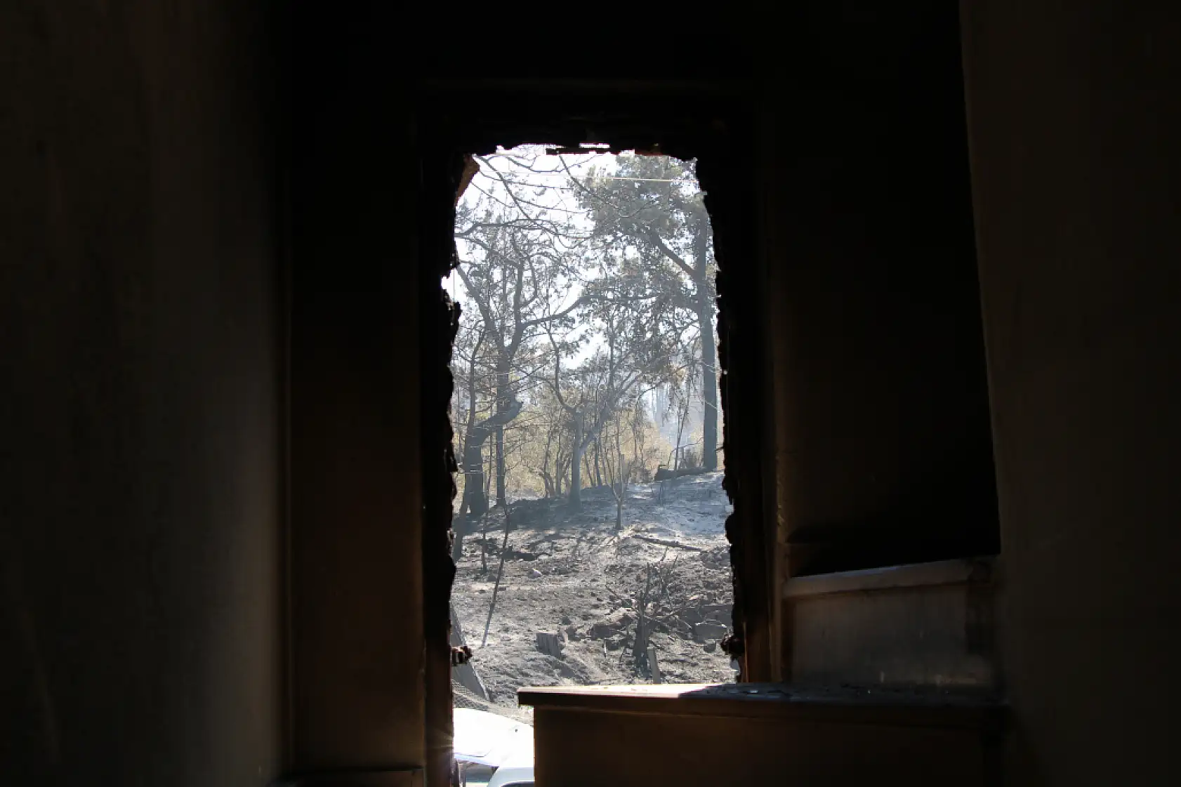 Çanakkale'de yanan villalar sabahın ilk ışıklarıyla görüntülendi