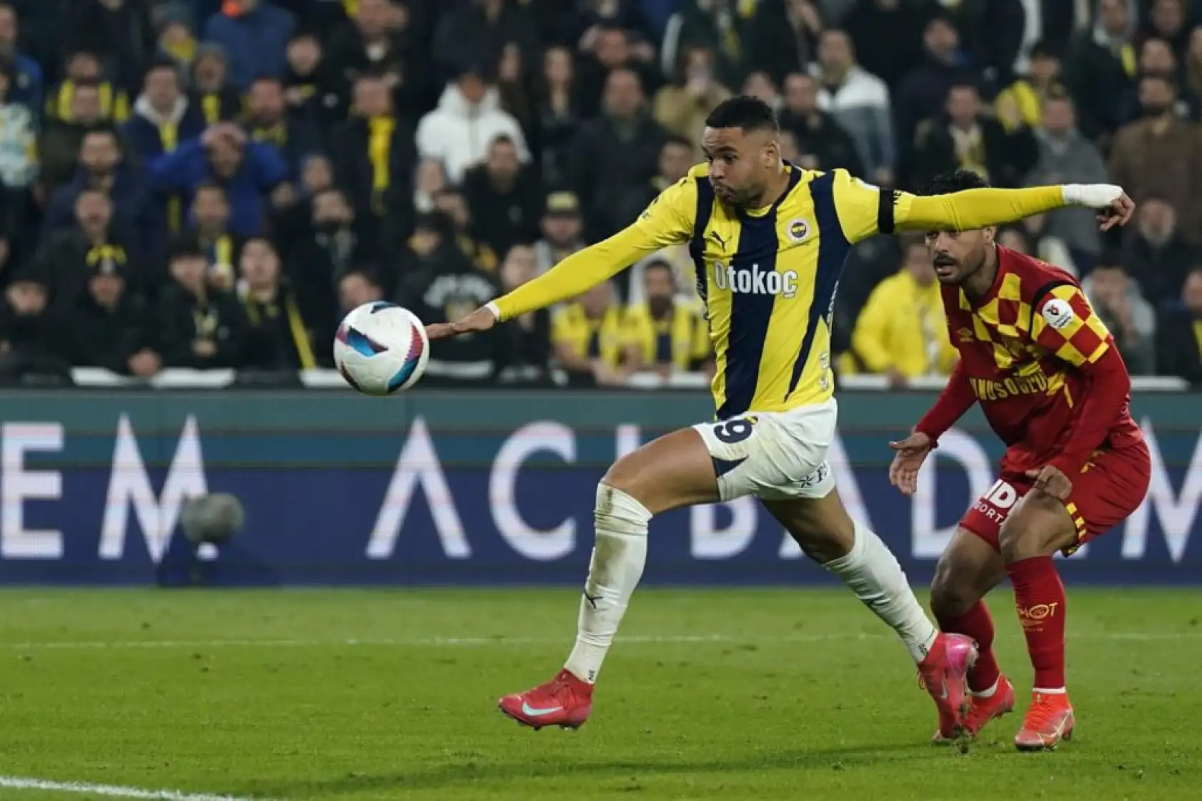 Fenerbahçe, ilk lig maçına İzmir'de çıkacak