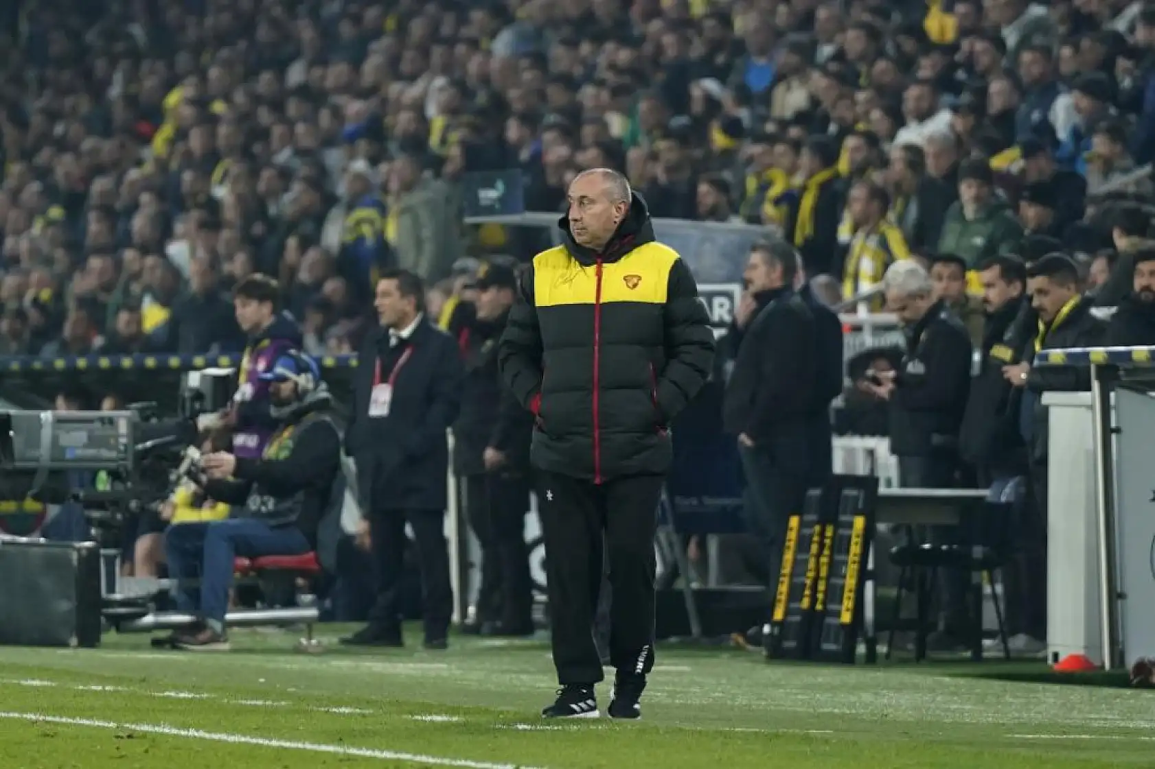 Fenerbahçe, ilk lig maçına İzmir'de çıkacak
