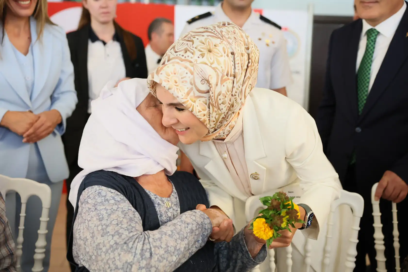 Bakan Göktaş Şehit yakınları ve gaziler ile bir araya geldi