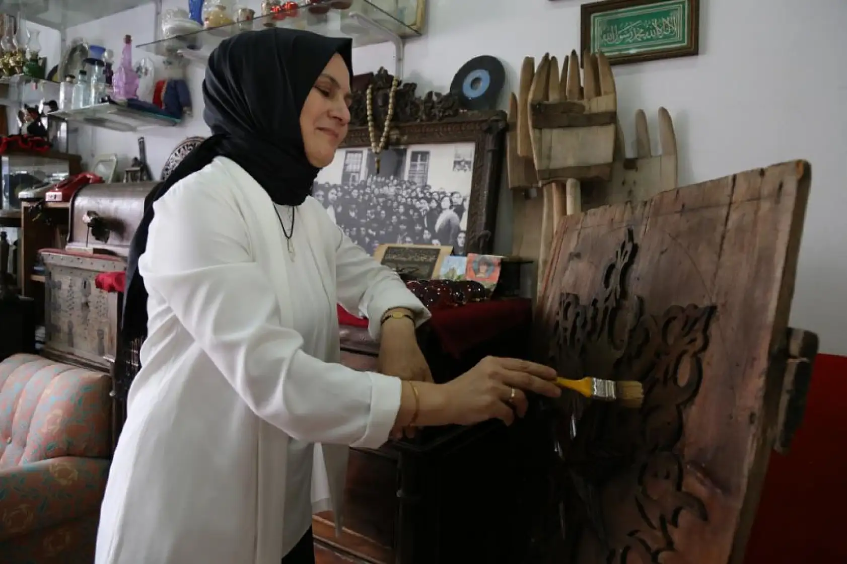 Eşine eski eşyaları topladığı için kızıyordu, şimdi antikacı oldu