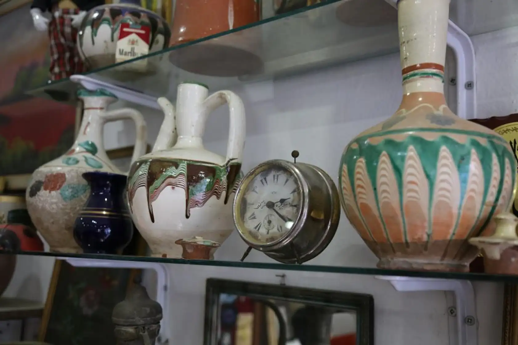 Eşine eski eşyaları topladığı için kızıyordu, şimdi antikacı oldu