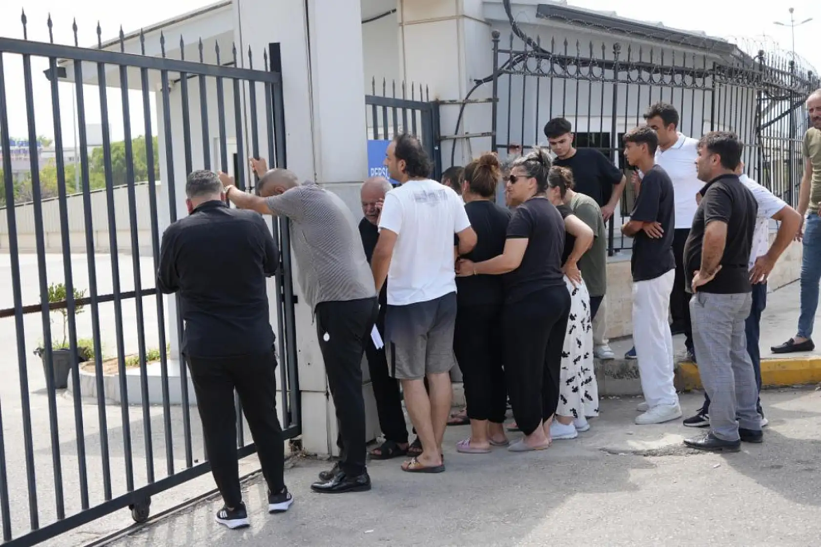 Pastane cinayetinde öldürülen gencin abisinin feryatları yürekleri yaktı: 'Abi ben geliyorum de ne olur'