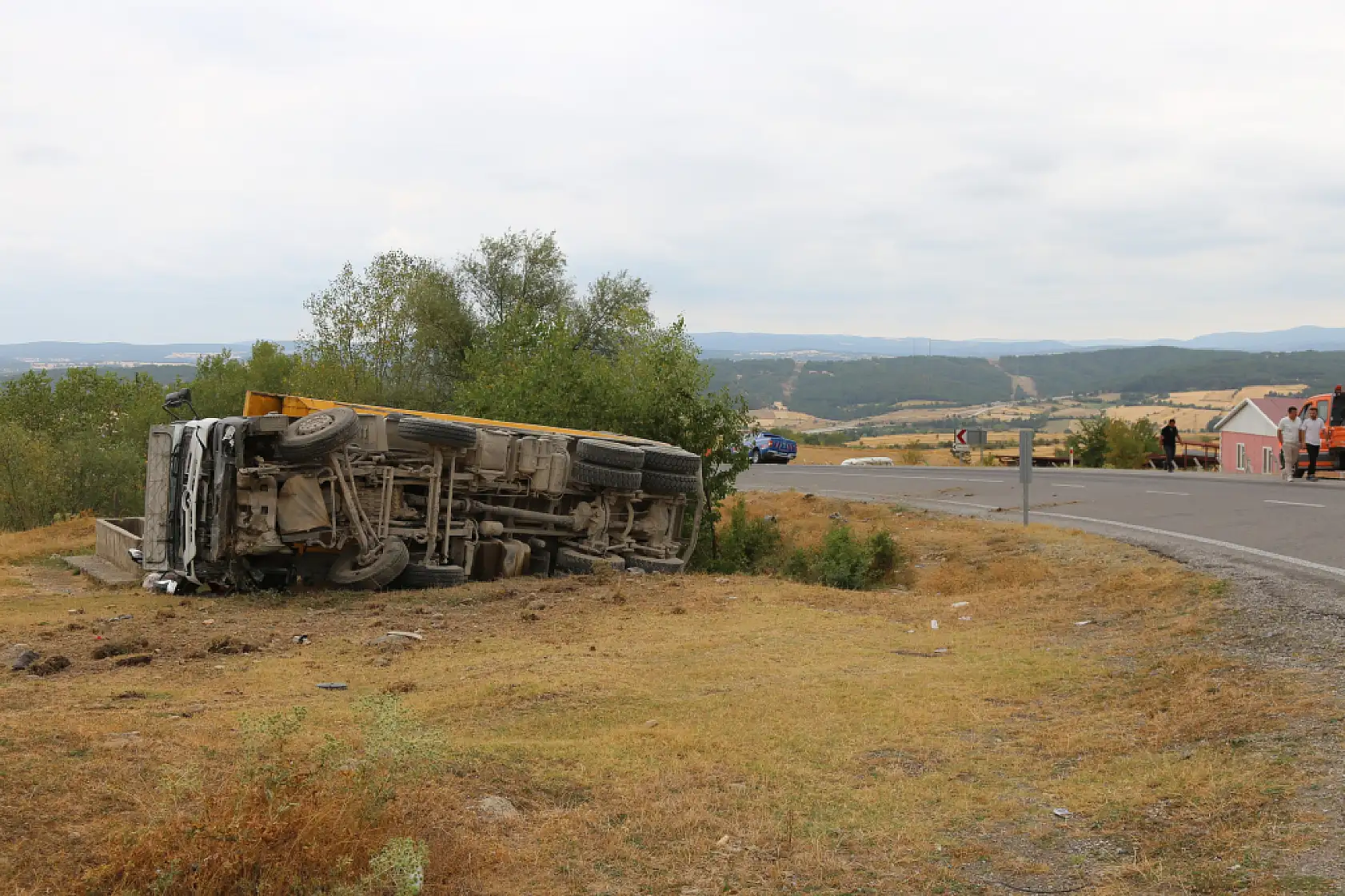 Hafriyat kamyonuyla çarpışan otomobildeki 15 yaşındaki çocuk öldü, babası ağır yaralandı
