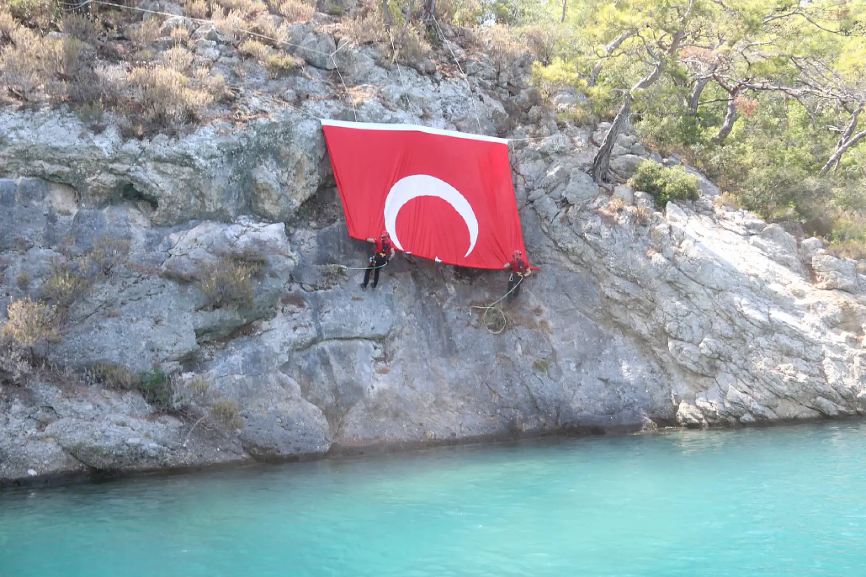 Beach of Lagoon'da 30 Ağustos Coşkusu Denizden Gökyüzüne Taşındı