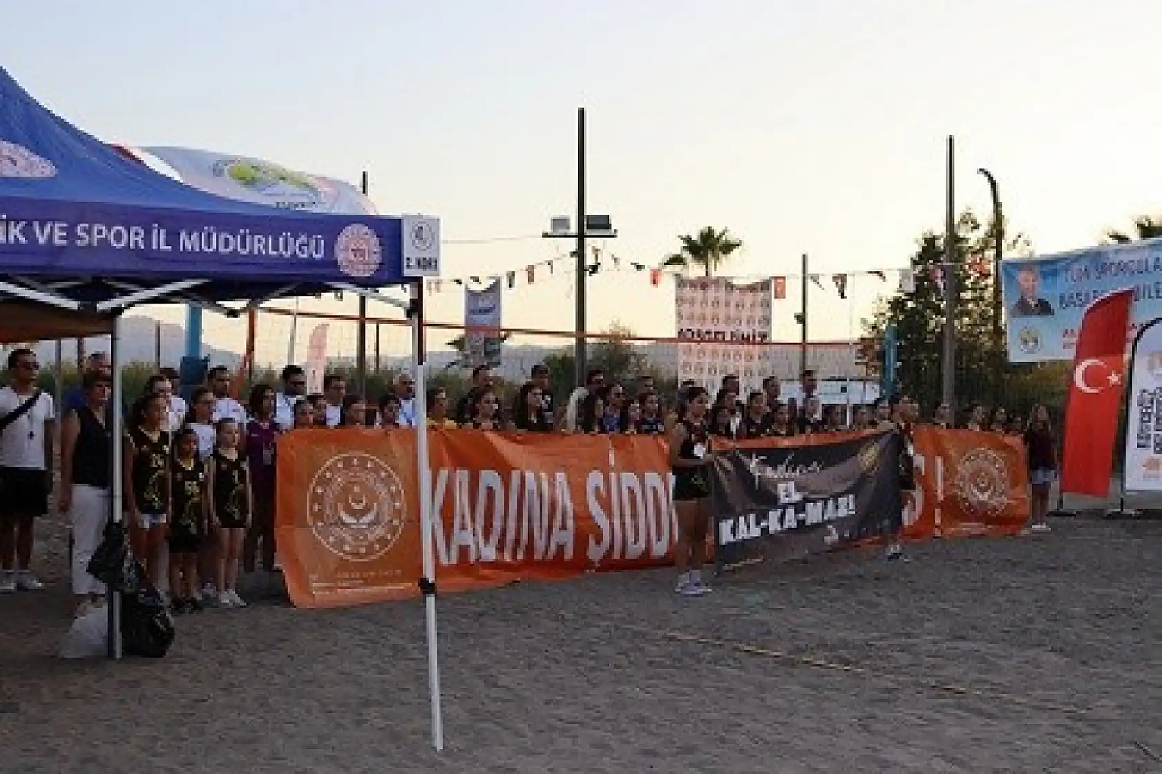 Köyceğiz'de 'Evinin Sultanları Plajda Zafer Kupası Voleybol Turnuvası' başladı