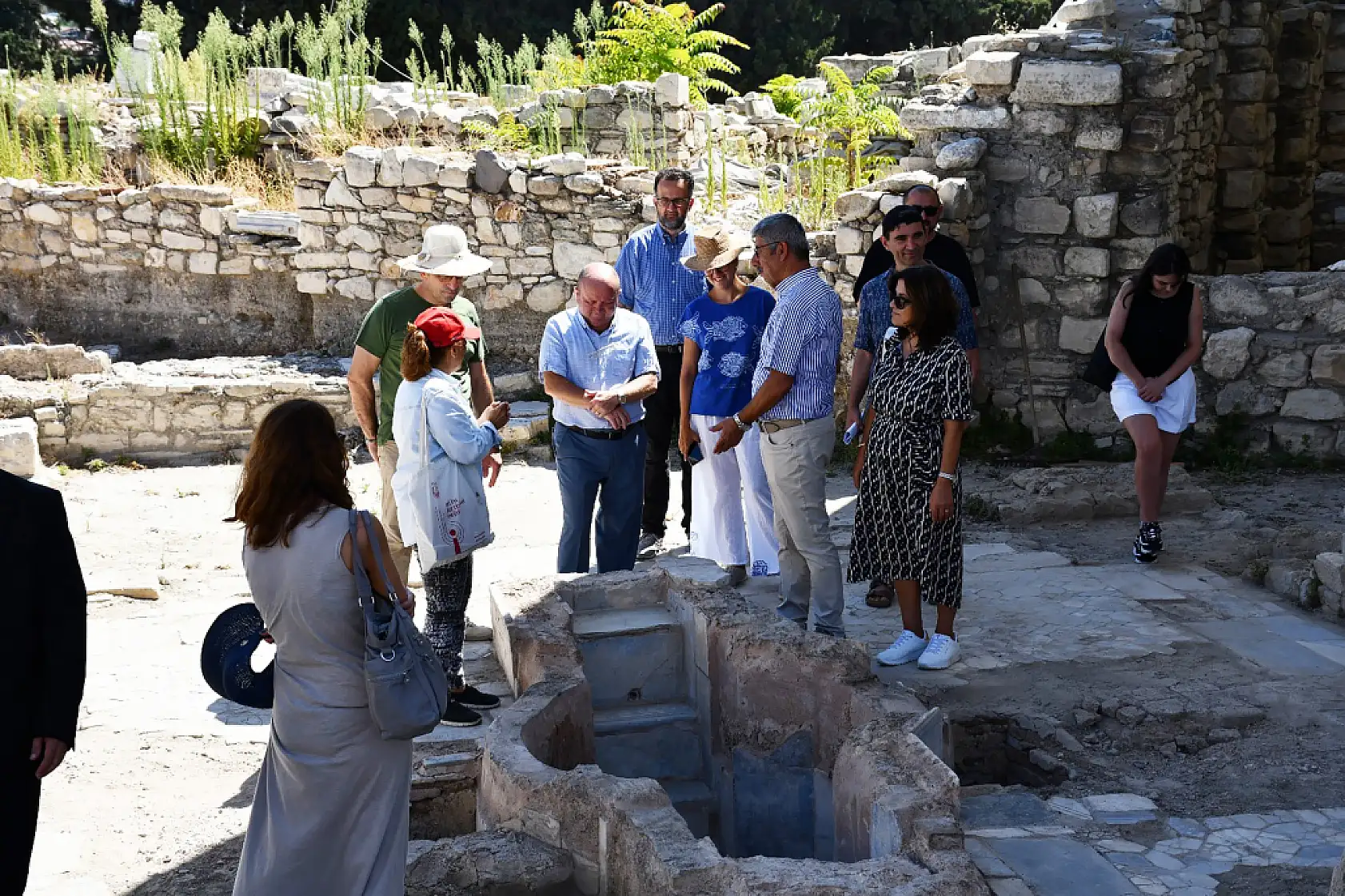 MSKÜ Rektörü Kaçar Kadıkalesi (Anaia) kazı alanında incelemelerde bulundu