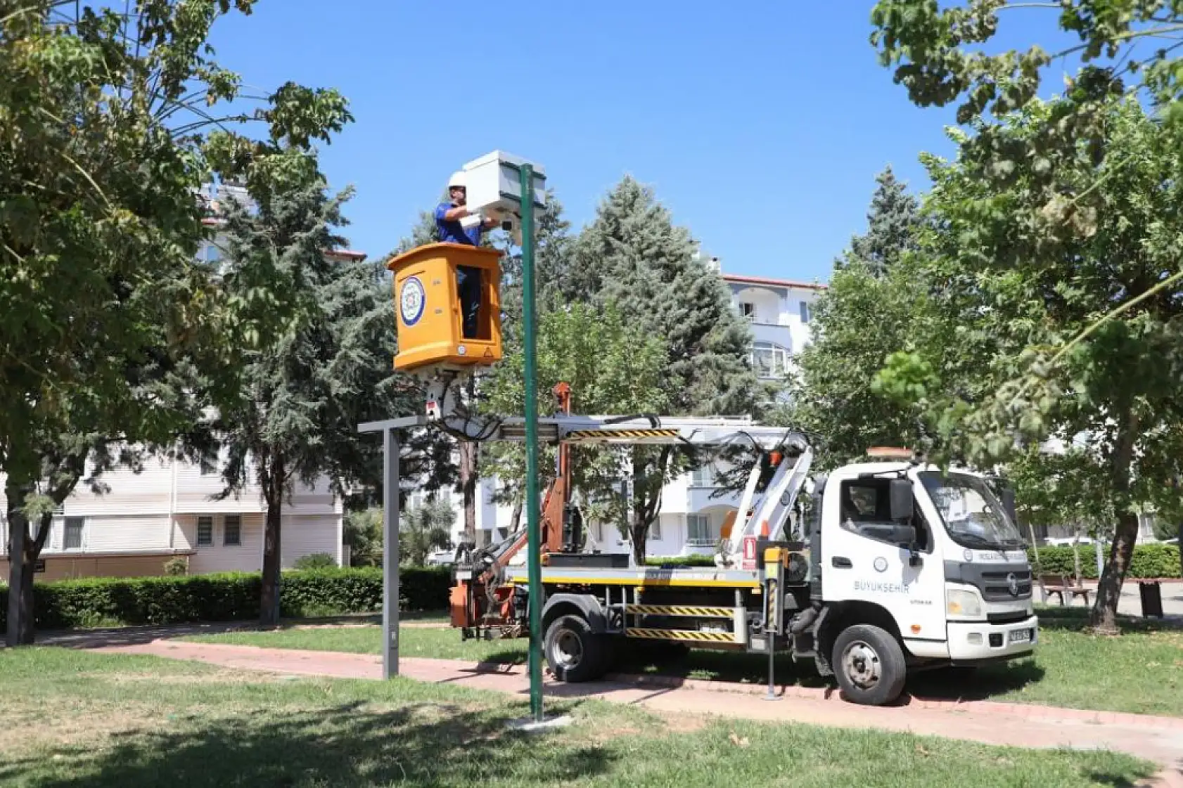 Büyükşehir'den parklara kameralı güvenlik ve ücretsiz internet