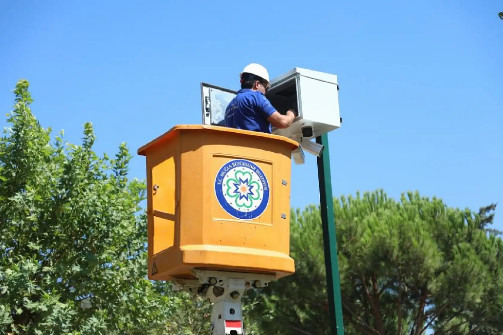 Büyükşehir'den parklara kameralı güvenlik ve ücretsiz internet