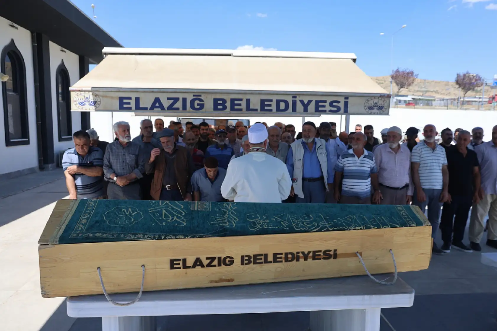 Yarım saat ara ile 2 otomobilin çarptığı yaşlı adam hayatını kaybetti