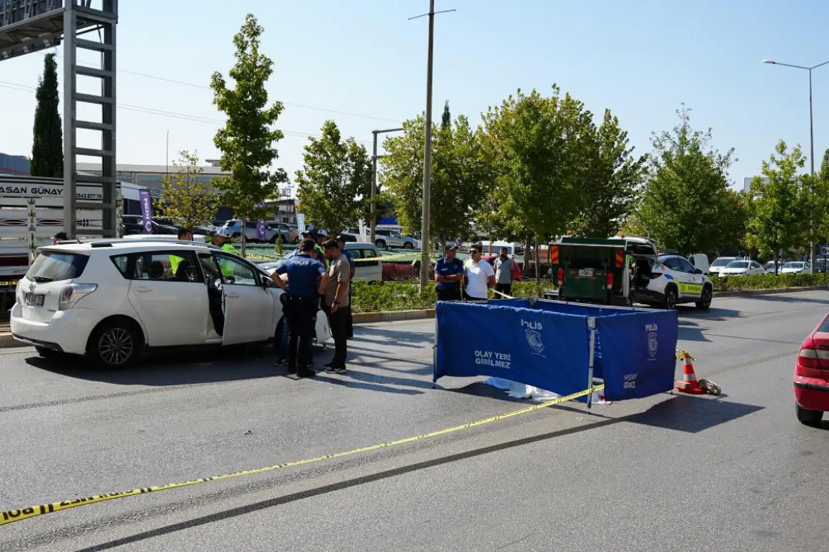 Denizli-İzmir Bulvarı'nda Feci Kaza: Karşıya Geçmek İsterken Canından Oldu