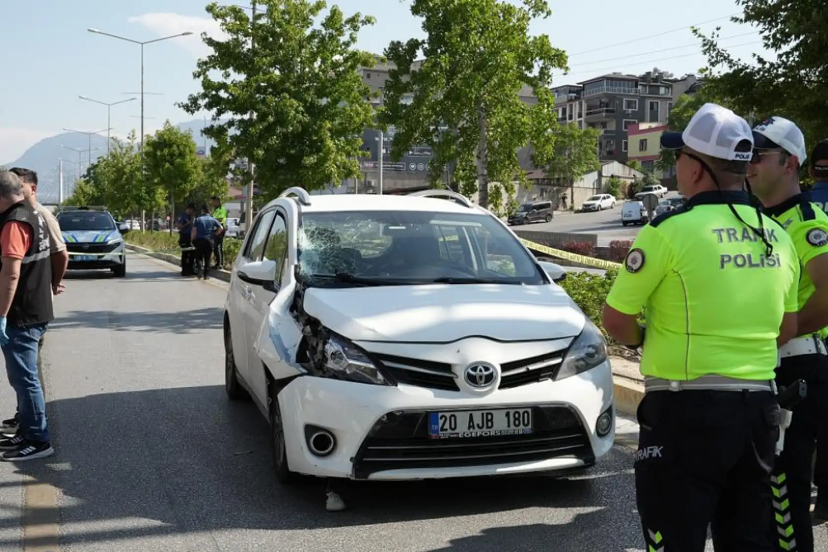 Denizli-İzmir Bulvarı'nda Feci Kaza: Karşıya Geçmek İsterken Canından Oldu