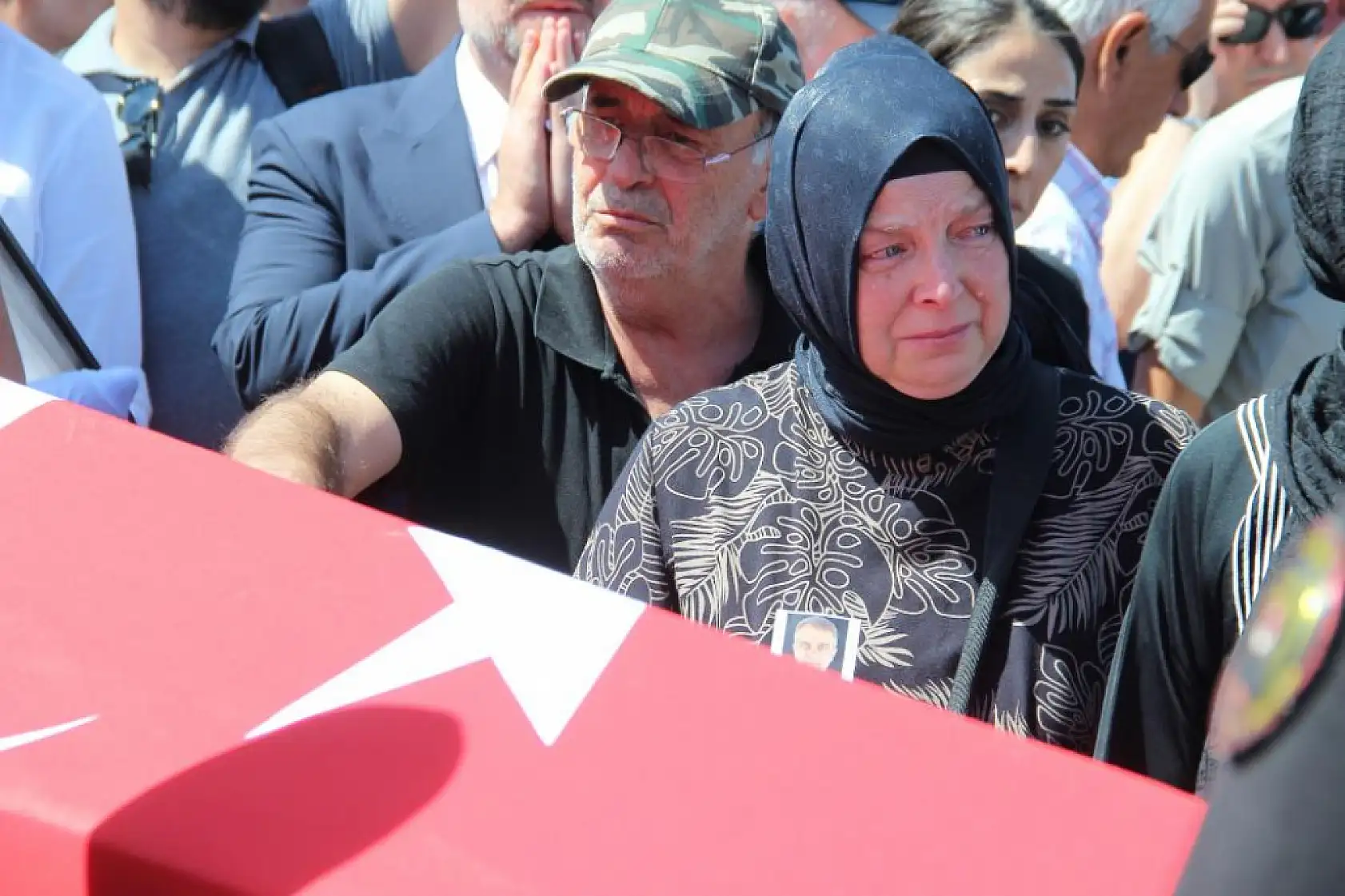 Şehit Polisler Muhsin Aydemir ve Hasan Akın'a Gözyaşlarıyla Veda