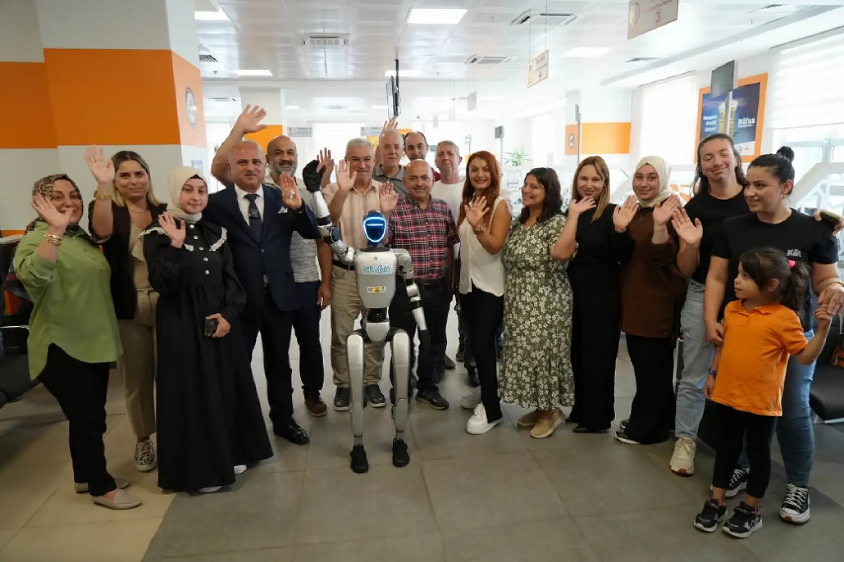 Türkiye'de bir ilk: İnsansı robot nüfusa kaydettirildi