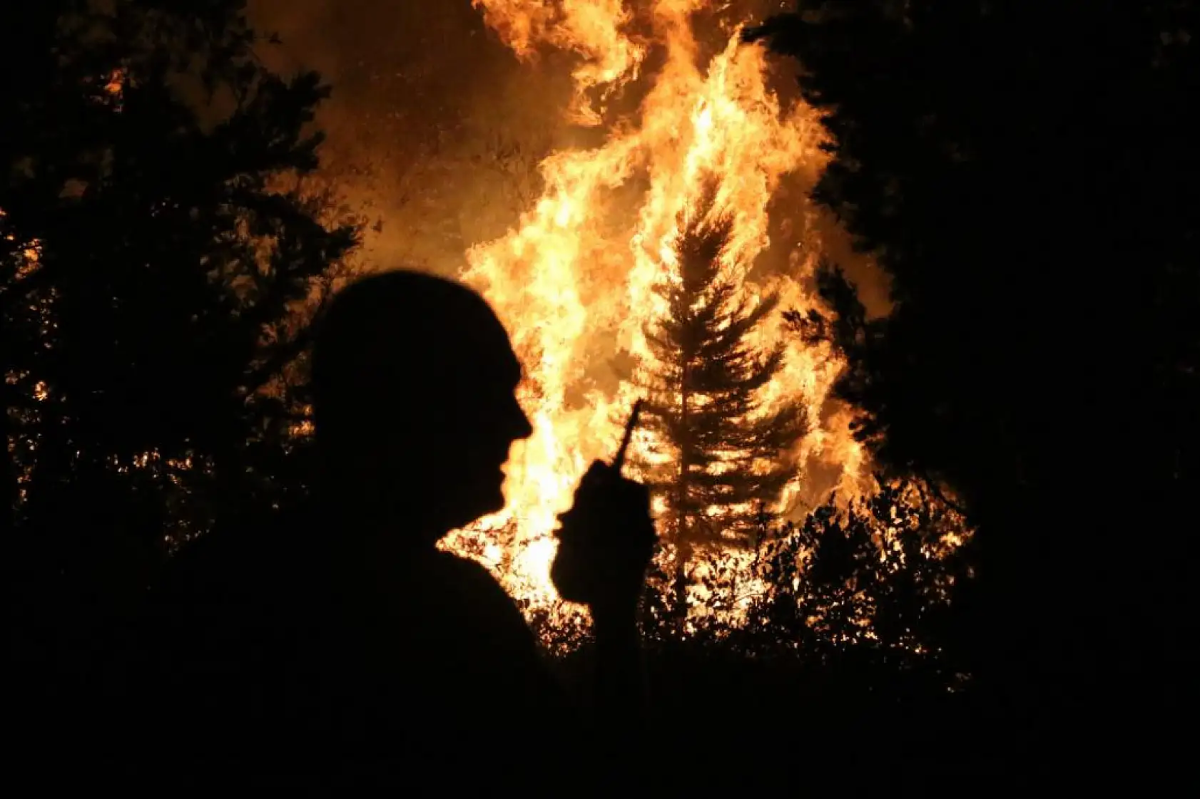 Antalya'da ormanlık alanda büyük yangın
