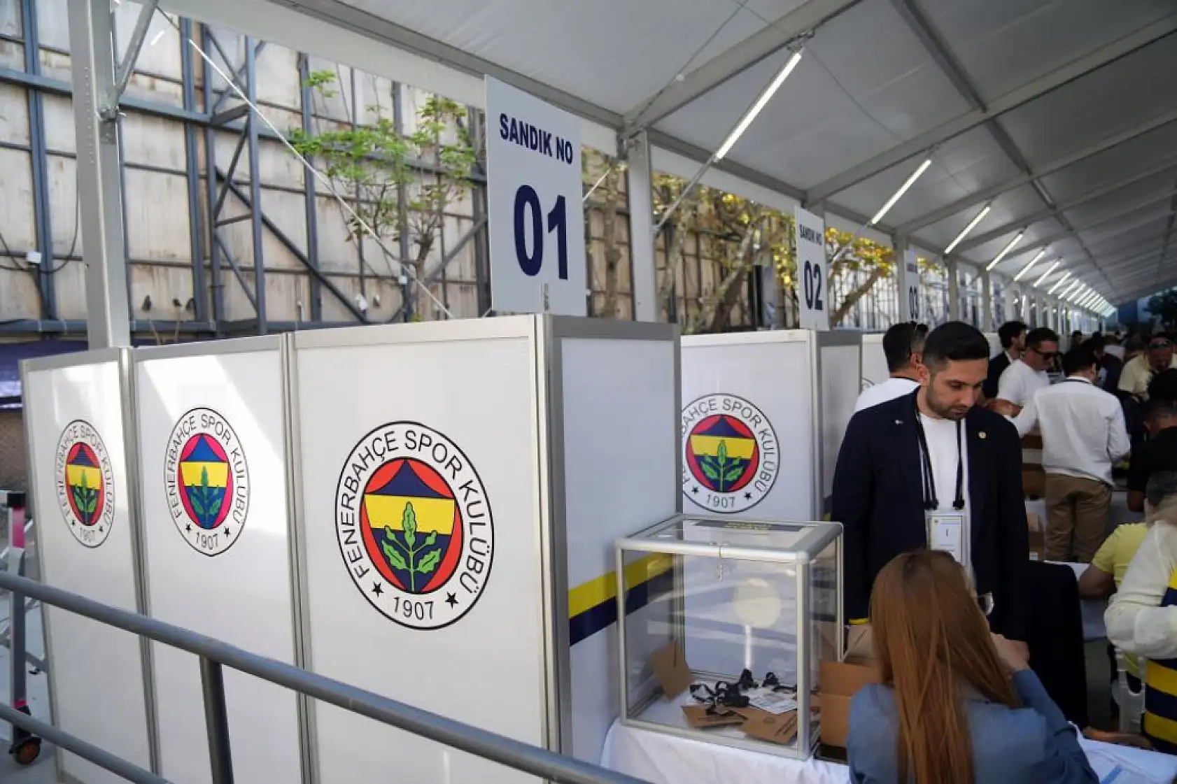Fenerbahçe'de oy kullanma işlemi başladı