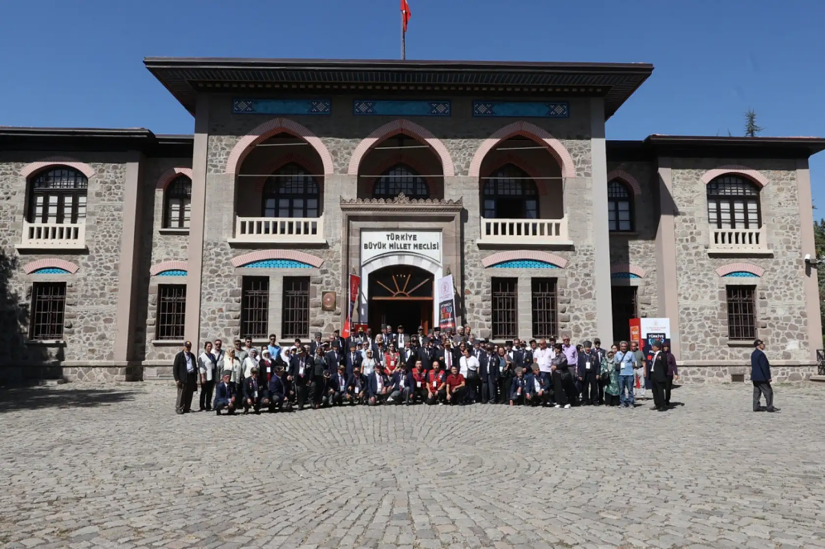 Muğla Büyükşehir Belediyesi, şehit yakını ve gazileri Anıtkabir'e götürdü