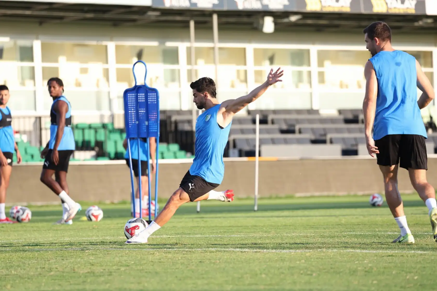 Burhan Eşer: 'Takım bütünlüğüne inanan bir oyun anlayışı istiyoruz'