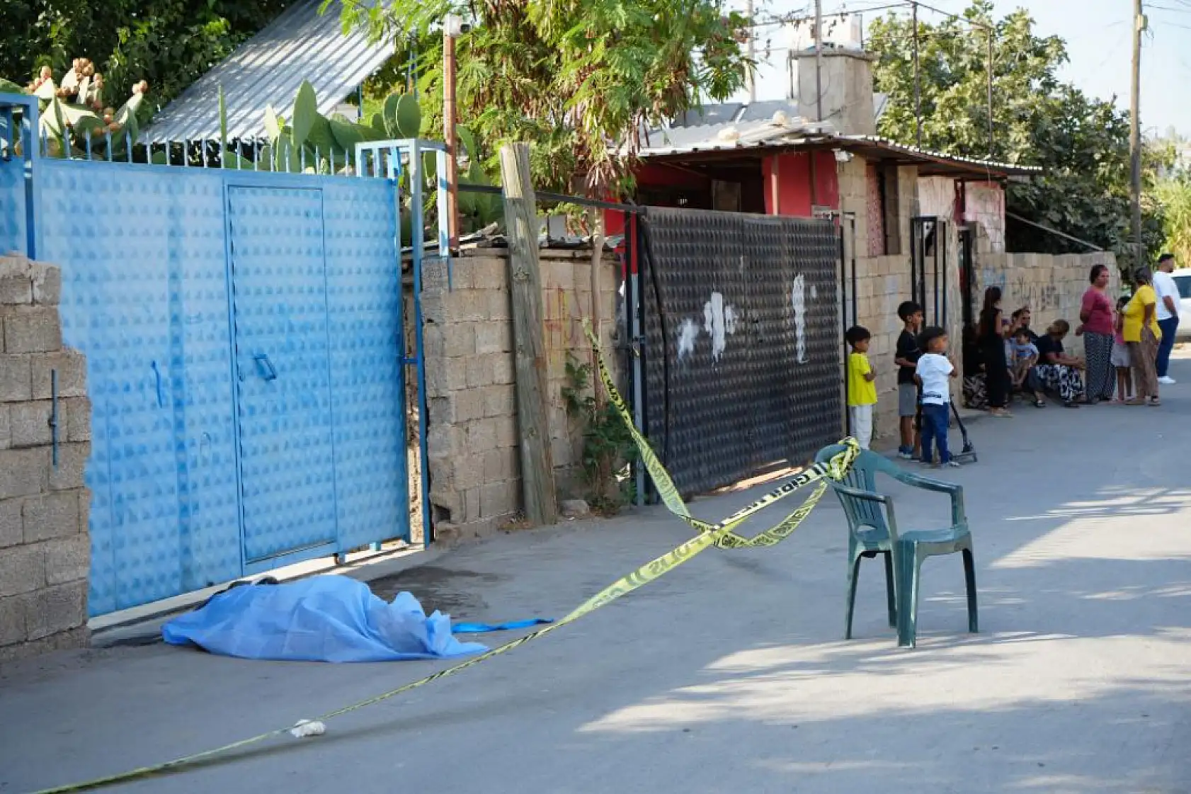 Sokak ortasında yanında şırıngayla ölü bulundu