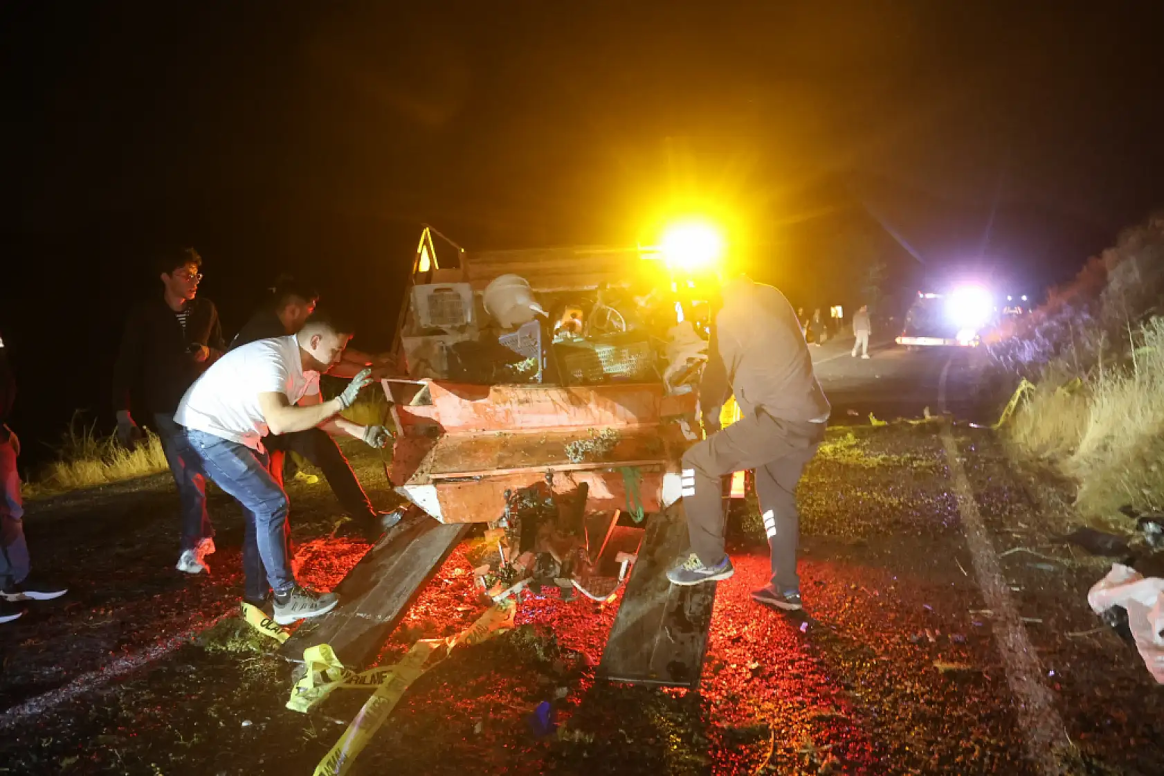Tarım aracı ile otomobil çarpıştı: 1 ölü, 4 yaralı