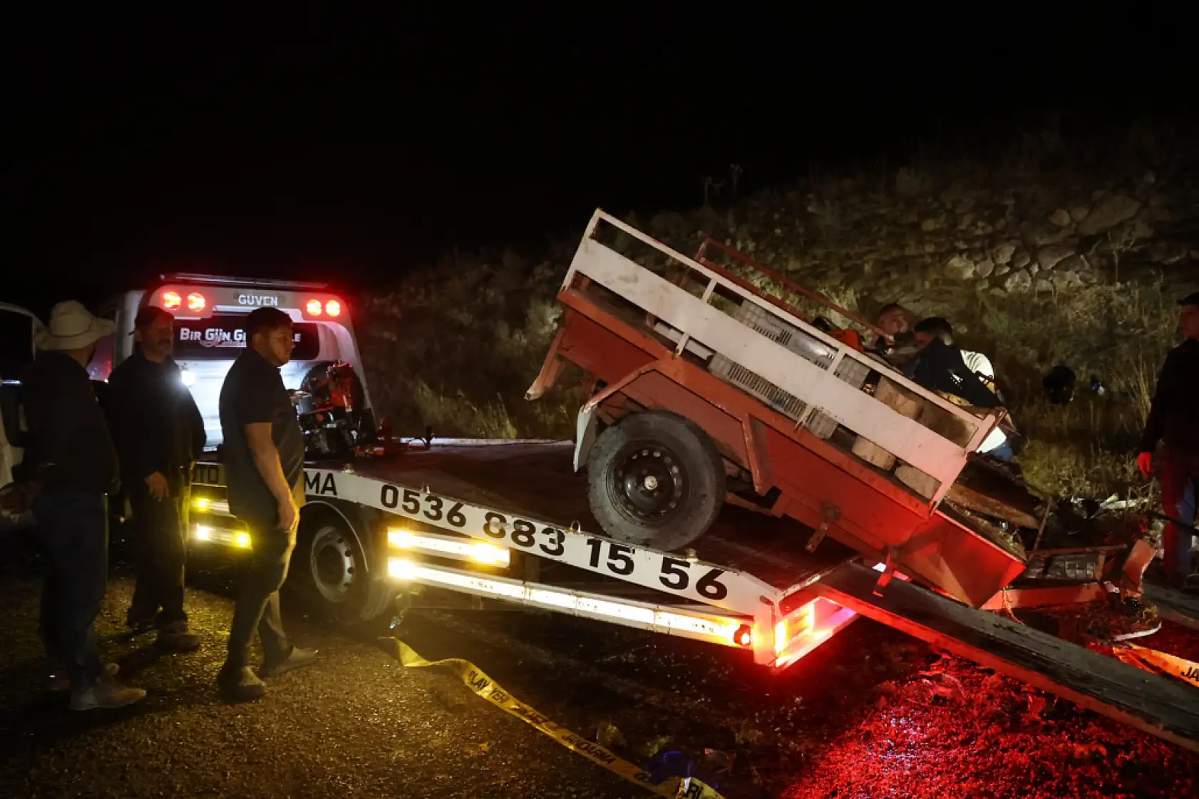 Tarım aracı ile otomobil çarpıştı: 1 ölü, 4 yaralı