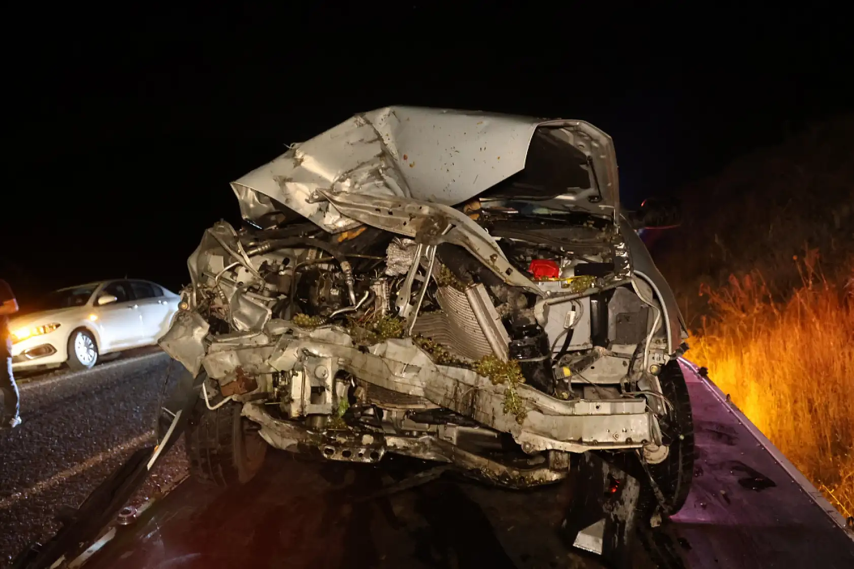 Tarım aracı ile otomobil çarpıştı: 1 ölü, 4 yaralı