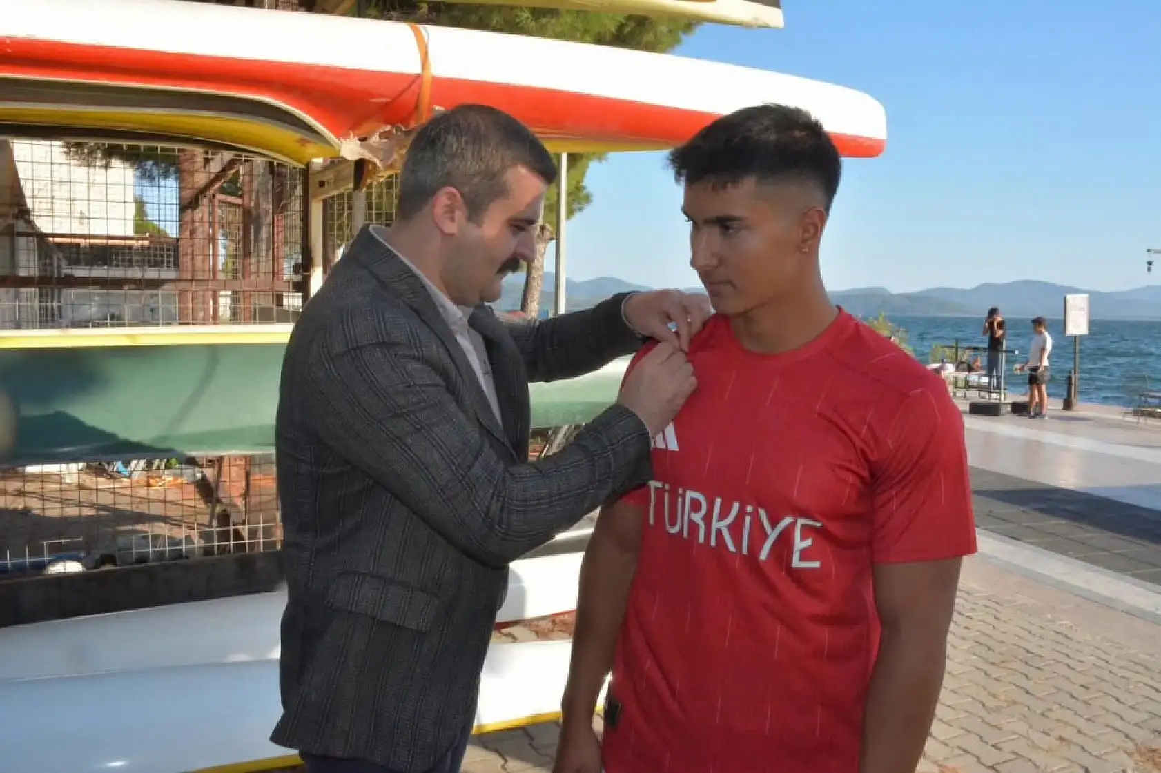 Köyceğiz Kaymakamı Kumcu, Dünya Şampiyonu Karahan'ı ödüllendirdi