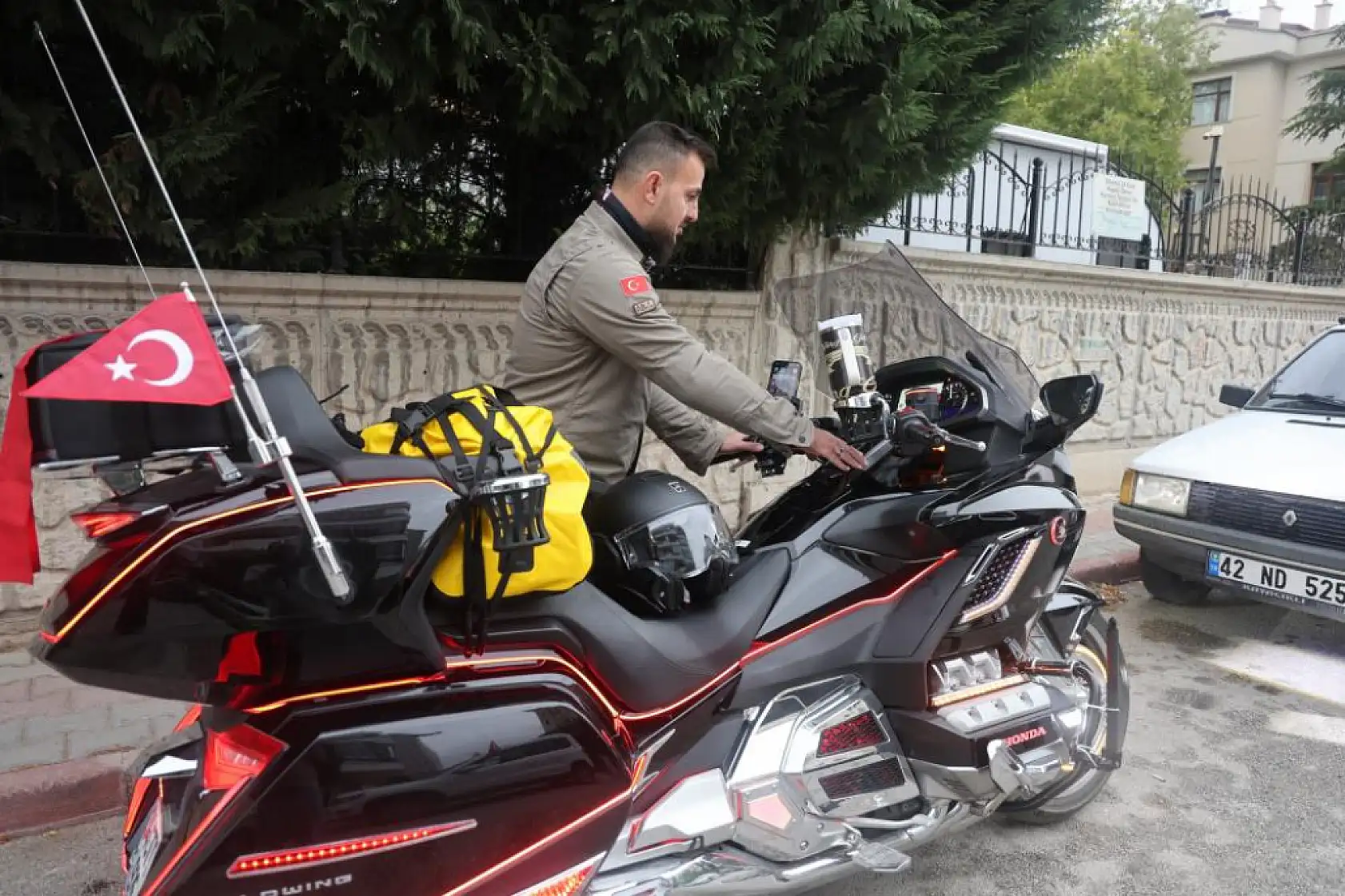 Tam 3 bin 707 kilometre: Motosikletle umreye gitmek için yola çıktı